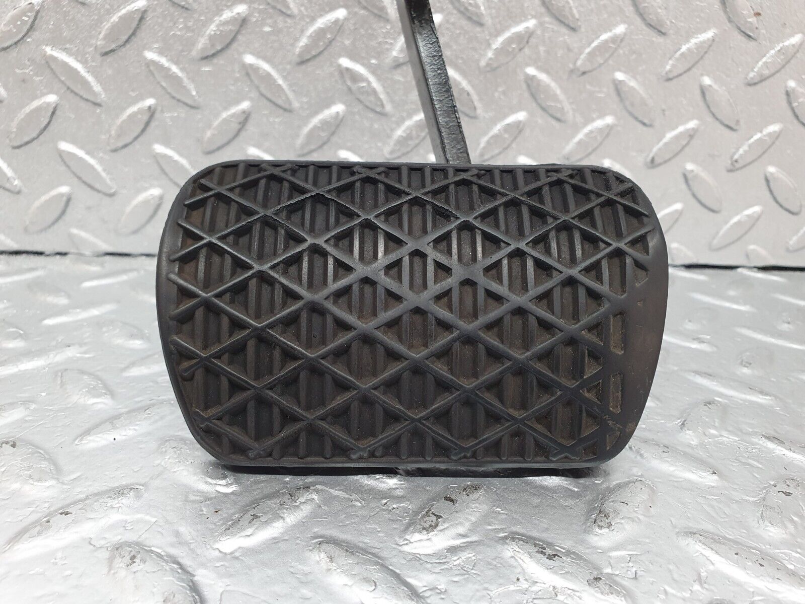 43896 Mercedes-Benz C123 230CE Coupe Brake Pedal With Rubber 1232910082