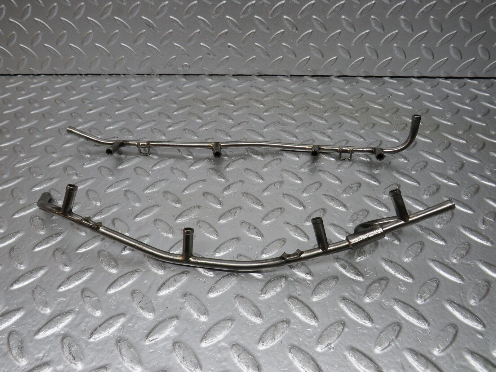 32990 Mercedes-Benz C107 R107 350 V8 Fuel Injection Pipe