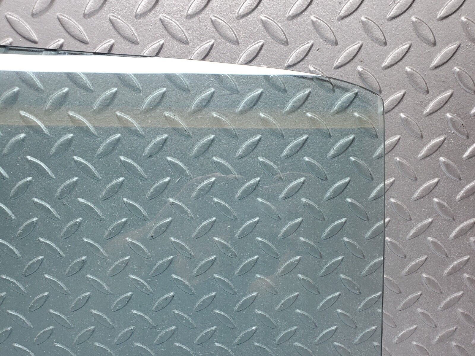 45799 Mercedes-Benz W126 420SE Rear Left Door Window Glass