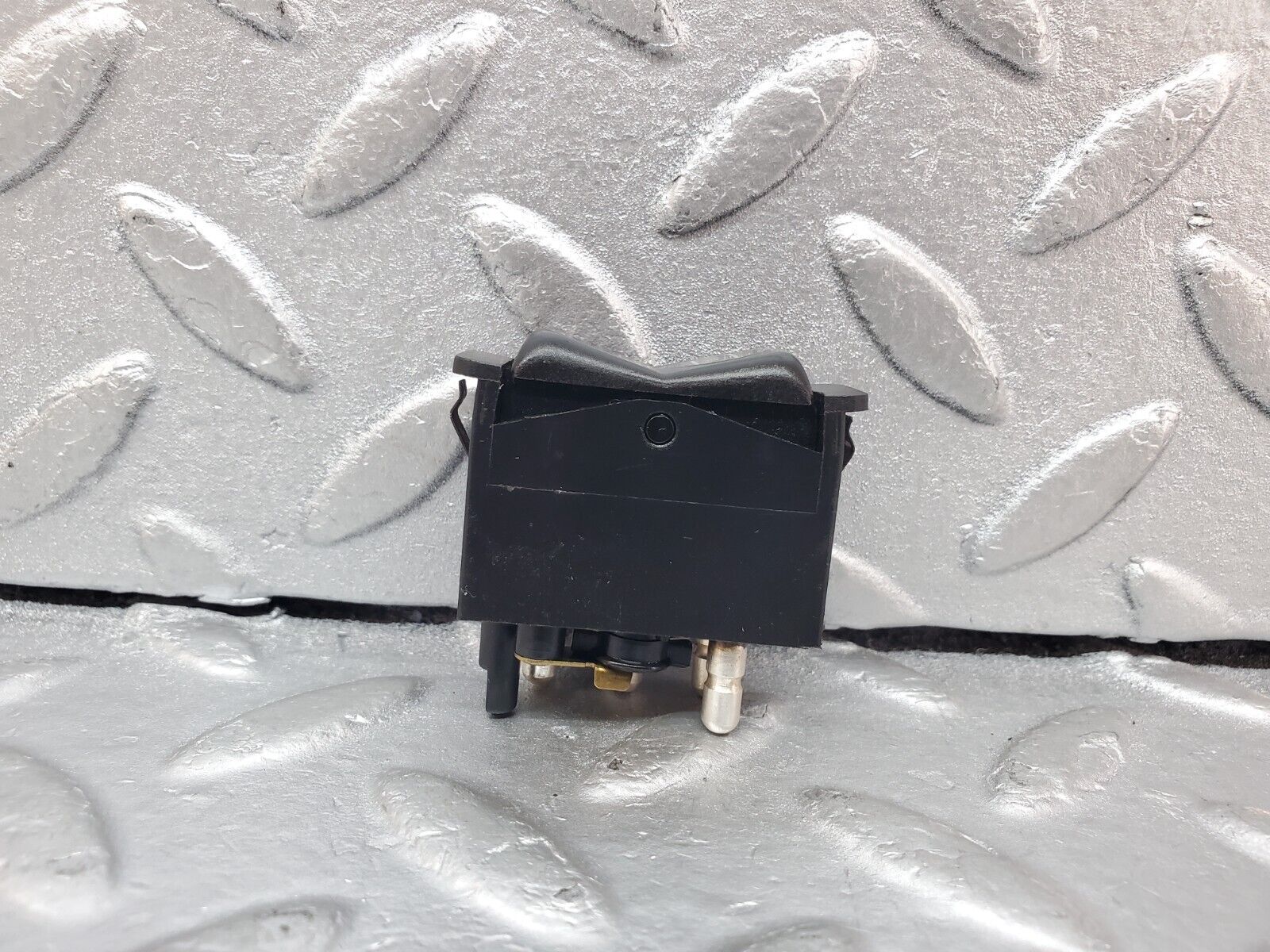 44362 Mercedes-Benz W123 280E Rear Windscreen Defroster Switch 0008206110