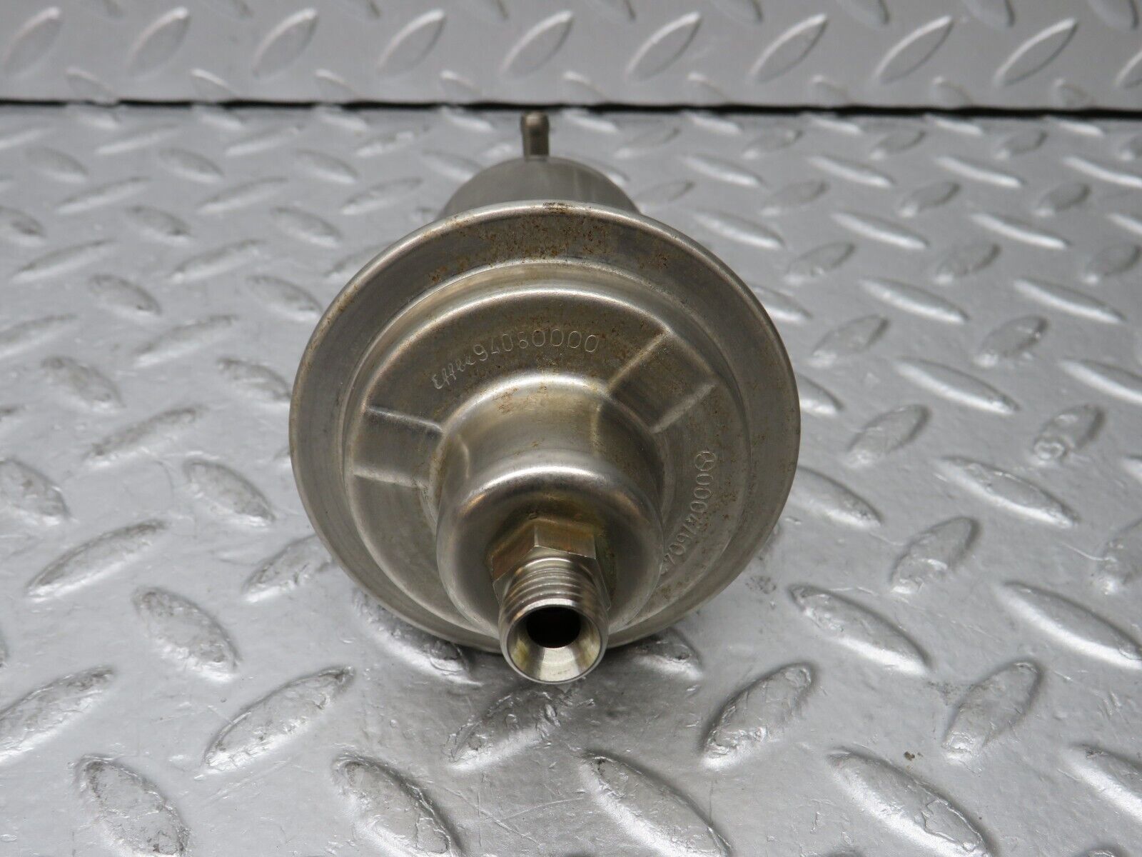 35347 Mercedes-Benz R107 280SL Fuel Pressure Regulator Bosch 0004760421