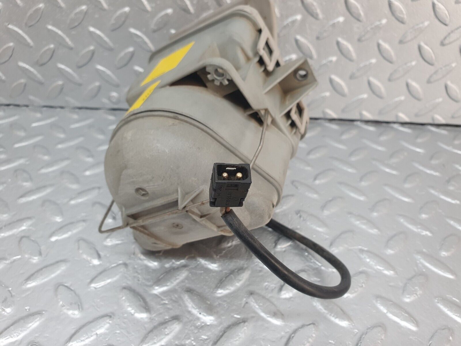 42455 Mercedes-Benz R129 320SL Coupe Front Right Fog Light No Lens Bosch 0305120002 1305230062