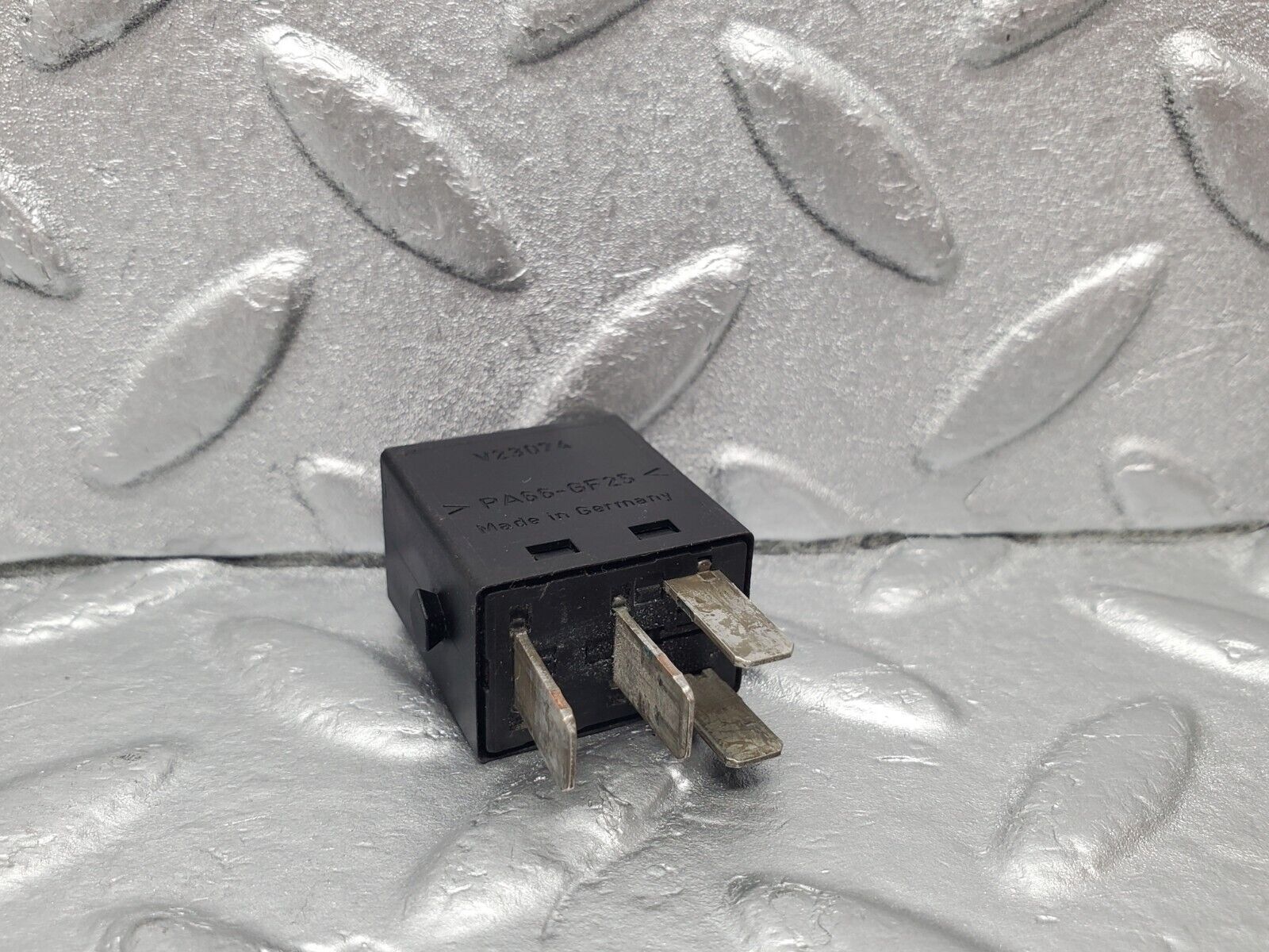 46920 Mercedes-Benz R129 320SL Coupe Indicator Relay 0025421119