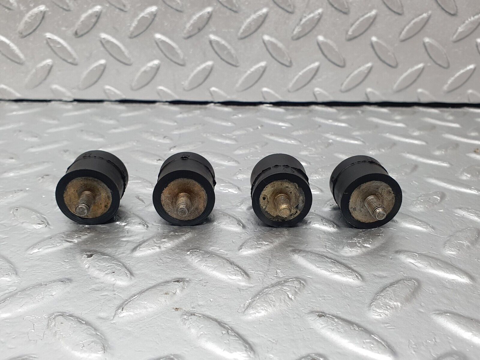 43831 Mercedes-Benz C126 380SEC Coupe Air Filter Box Housing Holder 4x