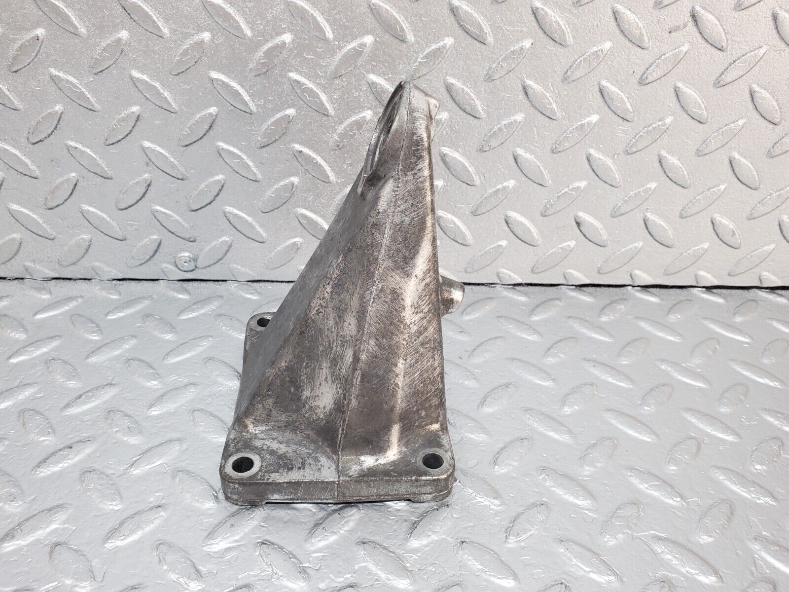 44809 Mercedes-Benz W124 220E Engine Mount Bracket Right Side 6012233004