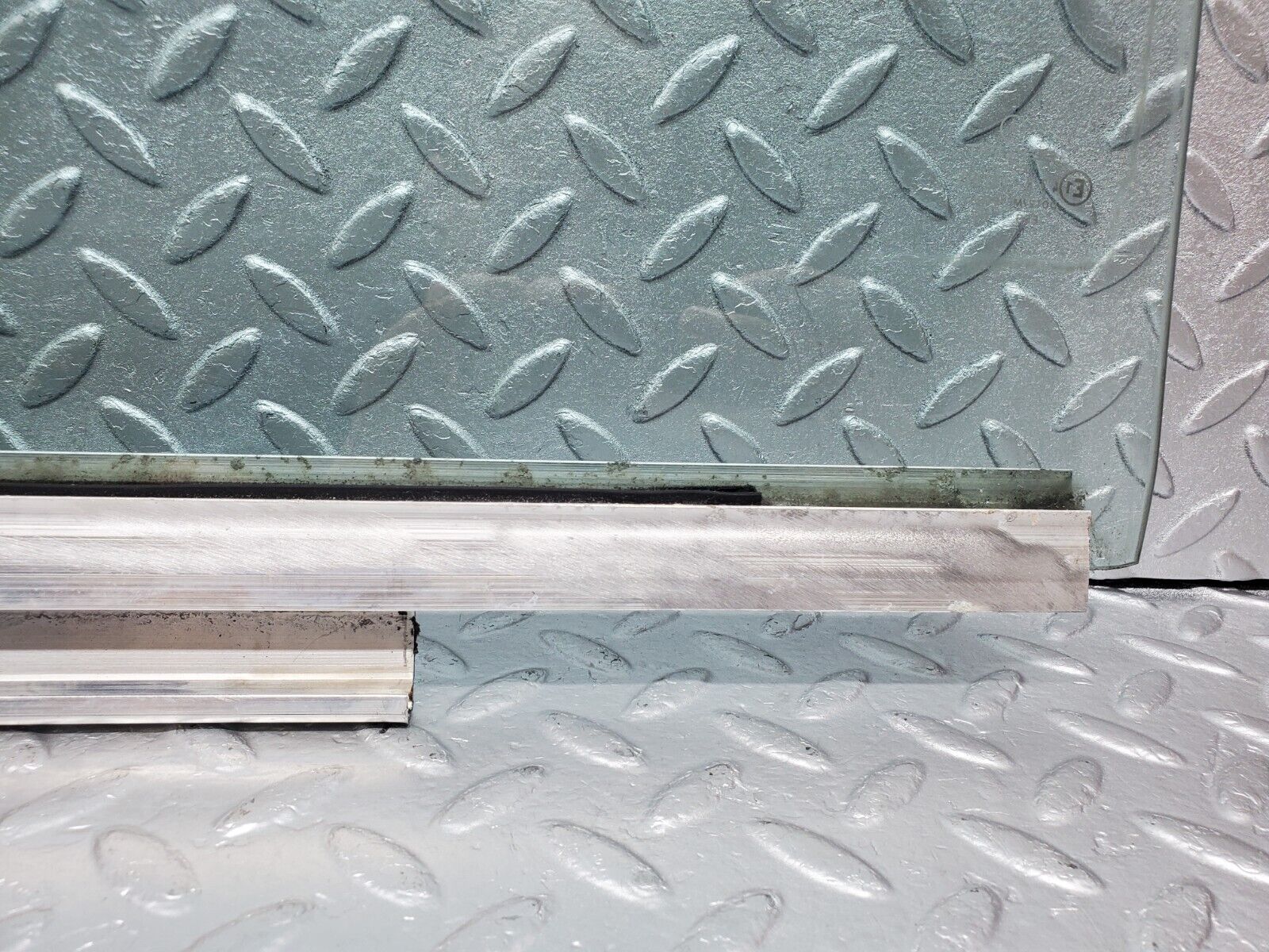 45798 Mercedes-Benz W126 420SE Rear Right Door Window Glass