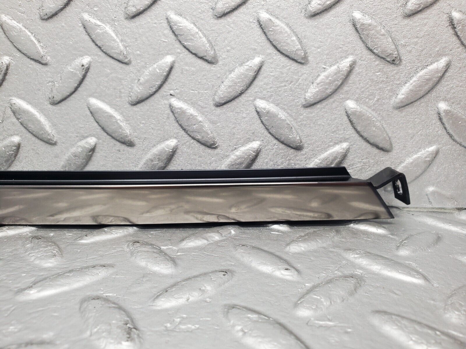 46150 Mercedes-Benz W124 Rear Right Door Window Channel