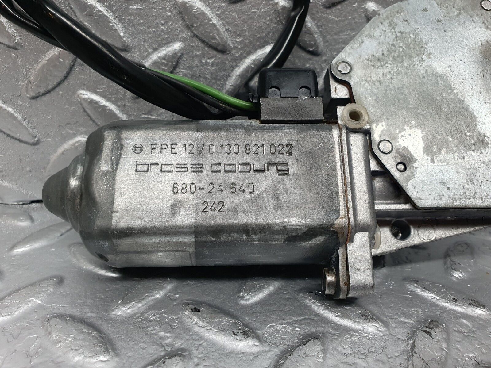 43651 Mercedes-Benz C126 380SEC Coupe Left Door Power Window Regulator Motor Bosch