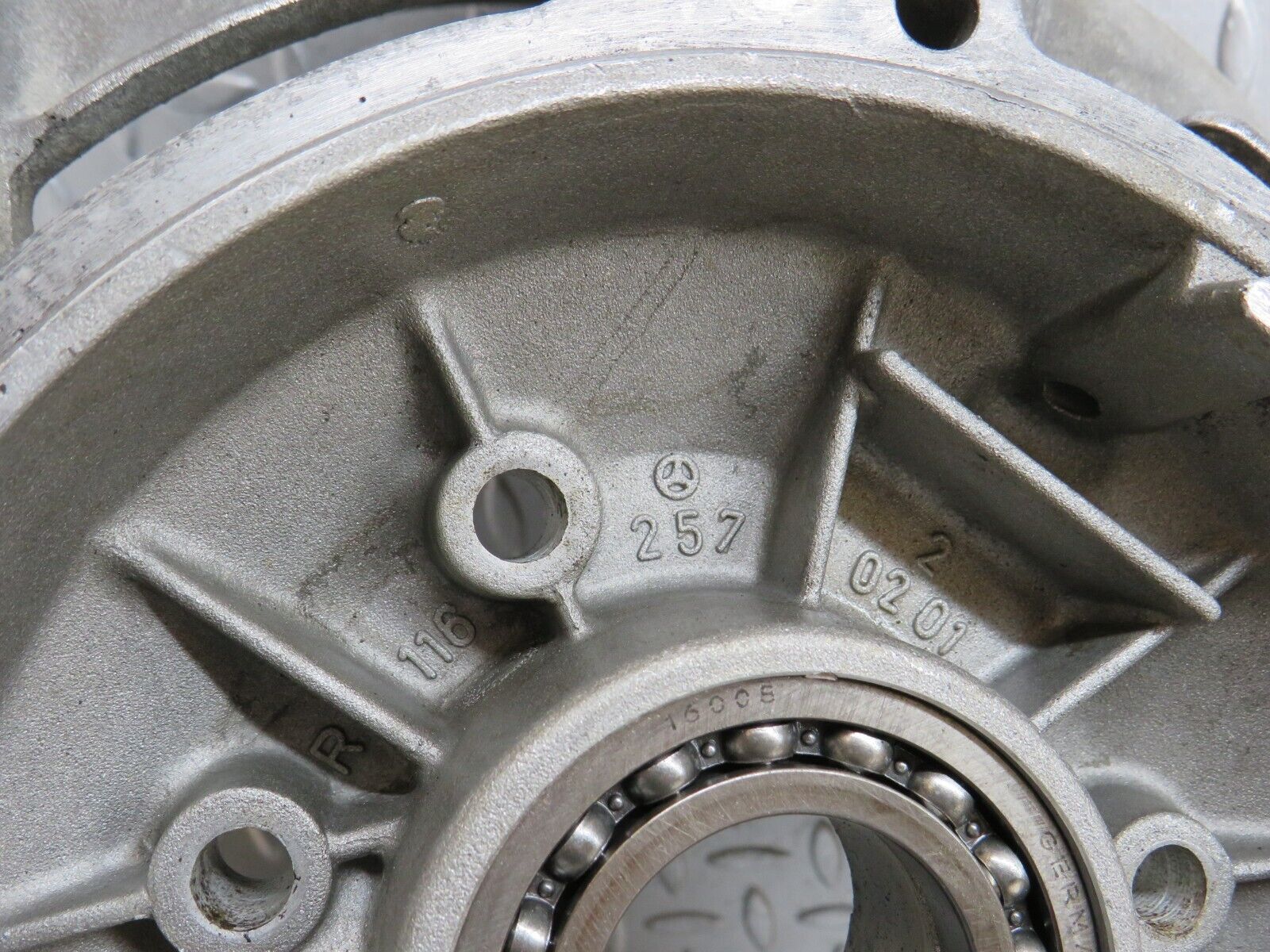 36405 Mercedes-Benz R107 450 Automatic Gearbox Bell Housing 722.002 1162570201