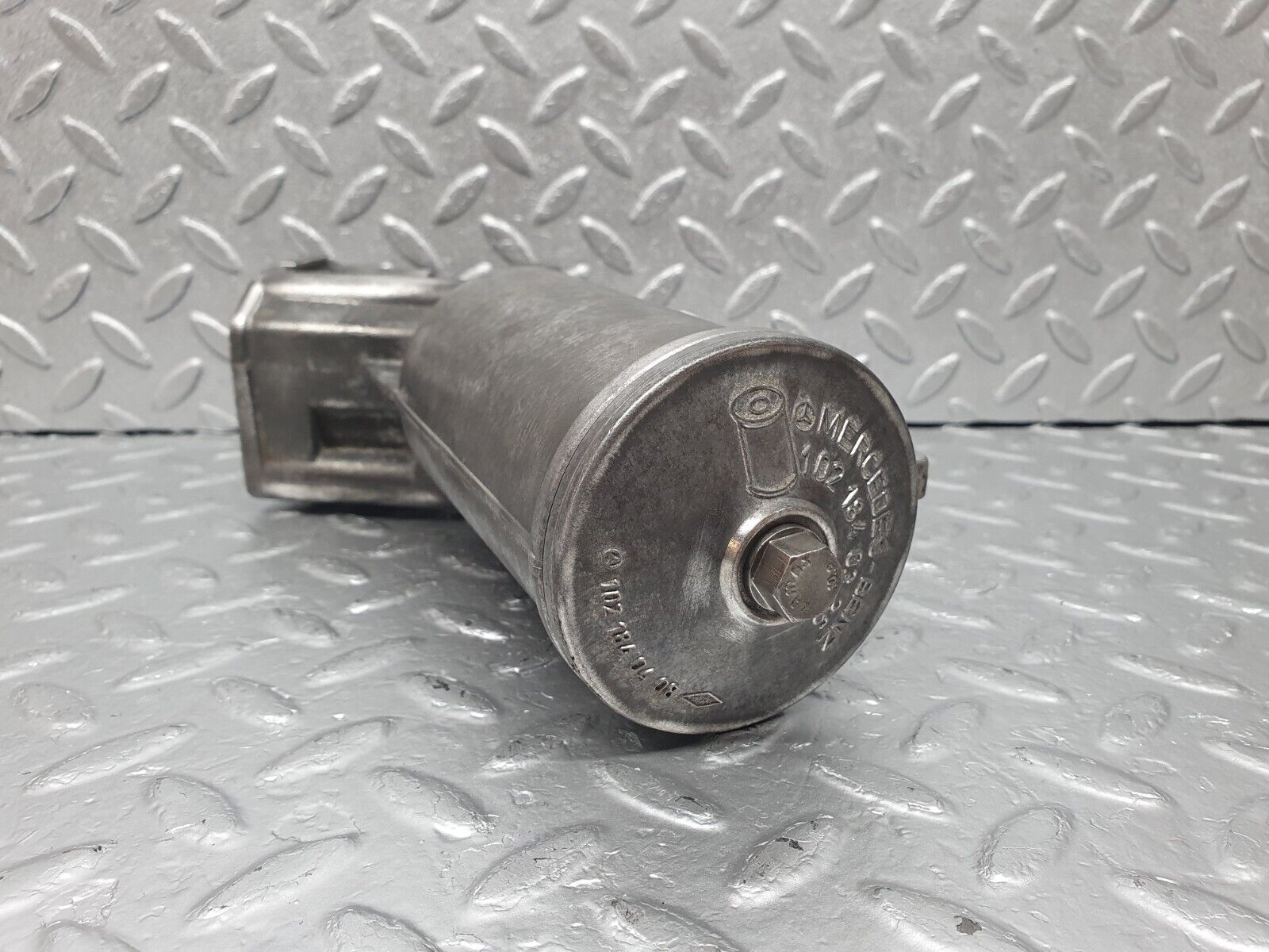 44008 Mercedes-Benz C123 230CE Coupe Oil Filter Housing 1021800711 1021840325