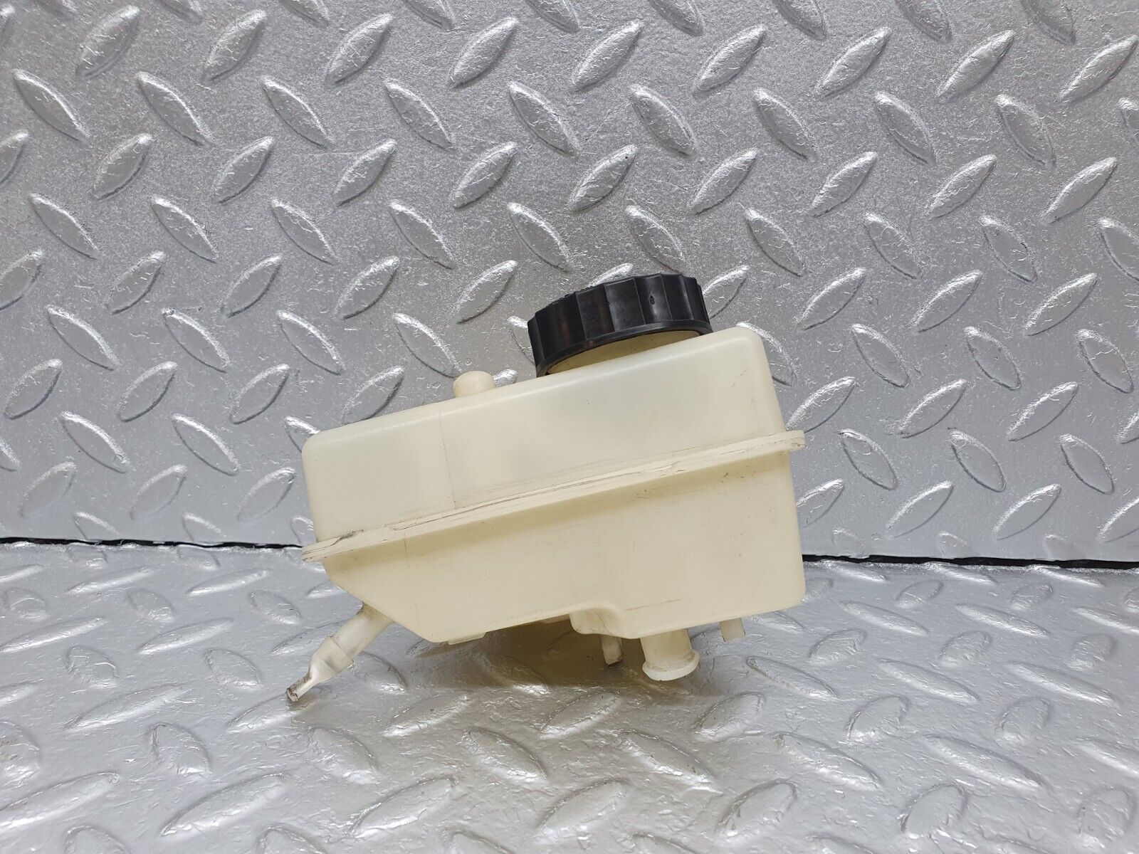 41823 Mercedes-Benz W202 C200 Brake Fluid Reservoir Tank 2024300302