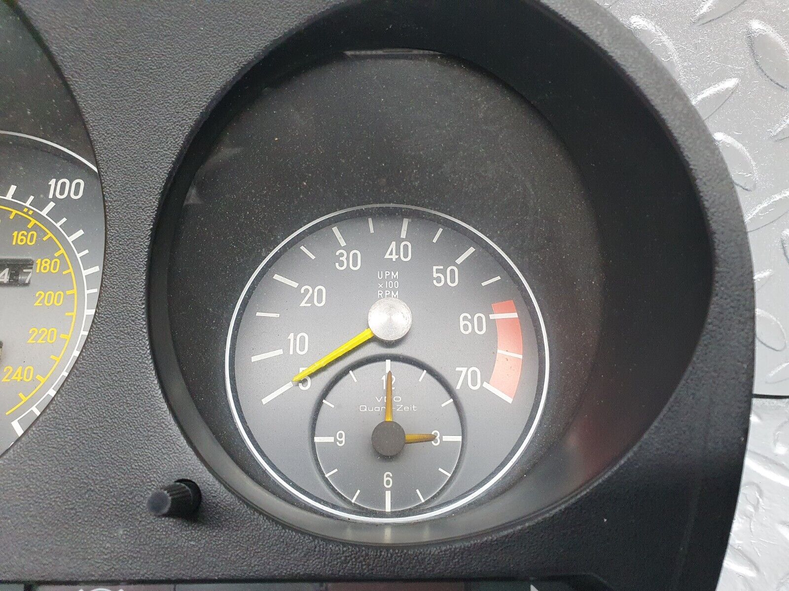 43103 Mercedes-Benz C107 450SLC Coupe Instrument Cluster 87001021 1075423701