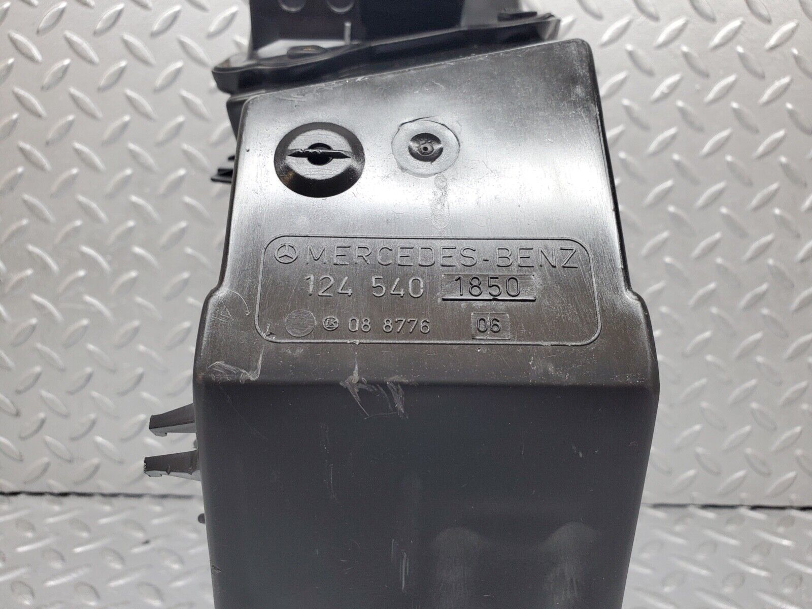 44587 Mercedes-Benz W124 220E Fuse Box 1245401850 1245400282 1245400182