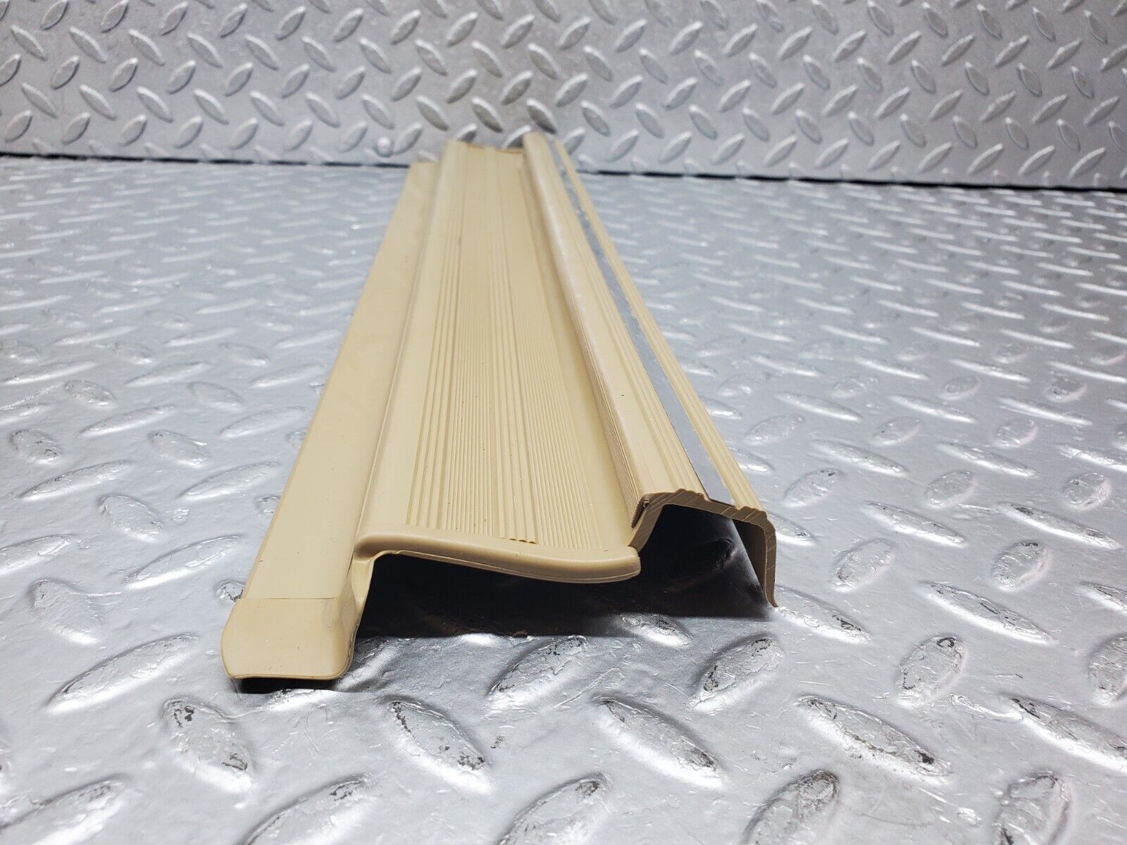 45617 Mercedes-Benz W126 420SE Rear Right Door Sill Trim Beige