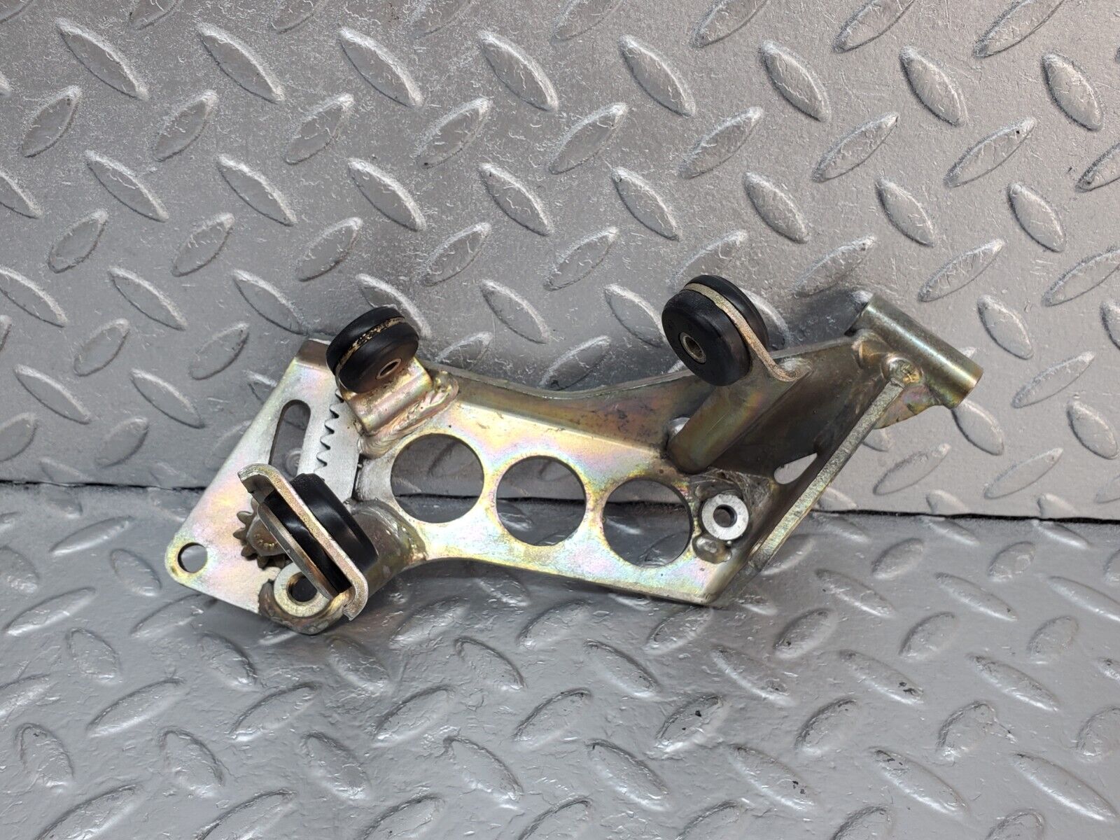 45368 Mercedes-Benz 280E M110.983 Power Steering Pump Bracket