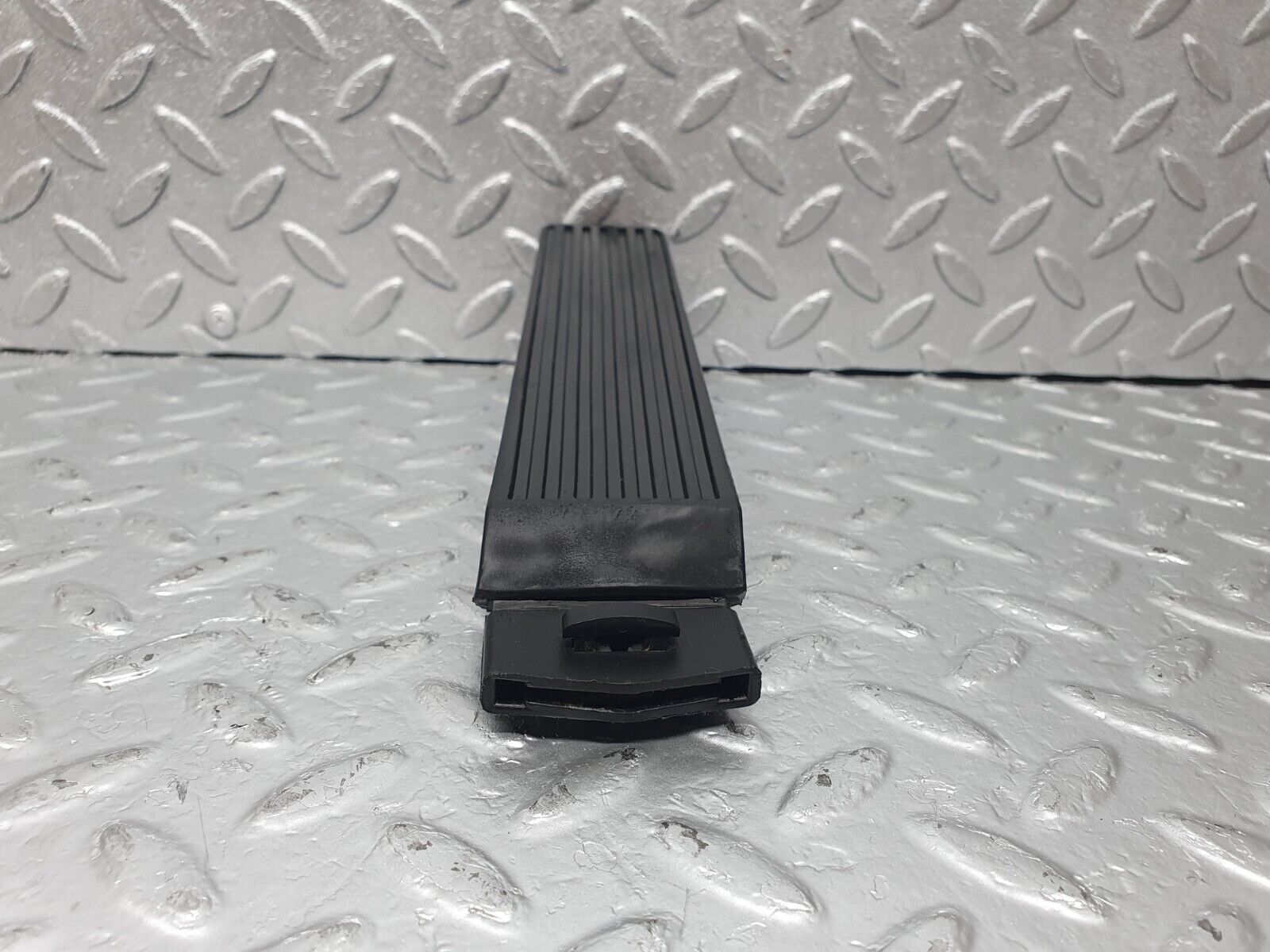 43912 Mercedes-Benz C123 230CE Coupe Accelerator Pedal With Rubber 1233010082