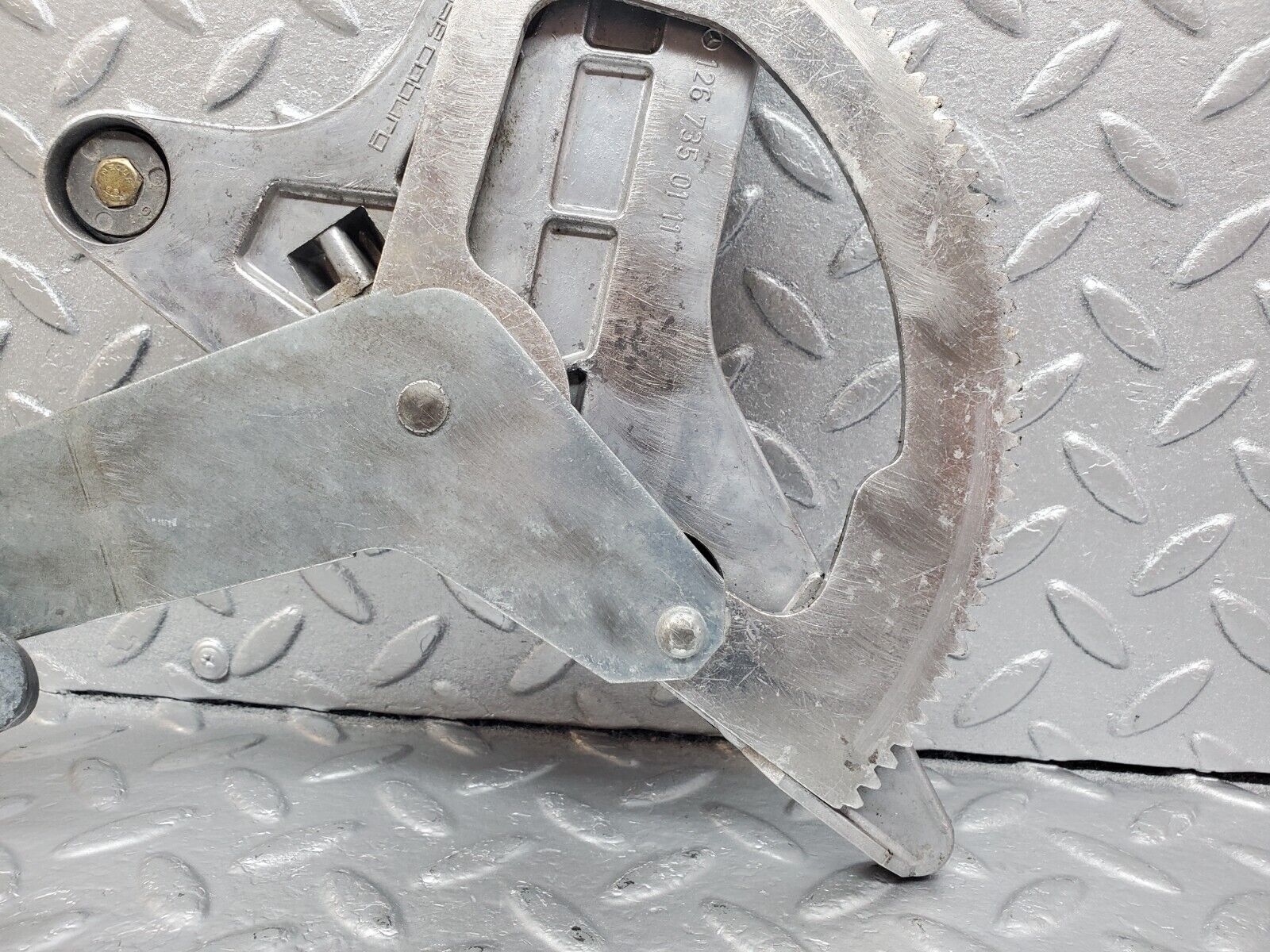 45711 Mercedes-Benz W126 420SE Rear Left Power Window Regulator 1267350111