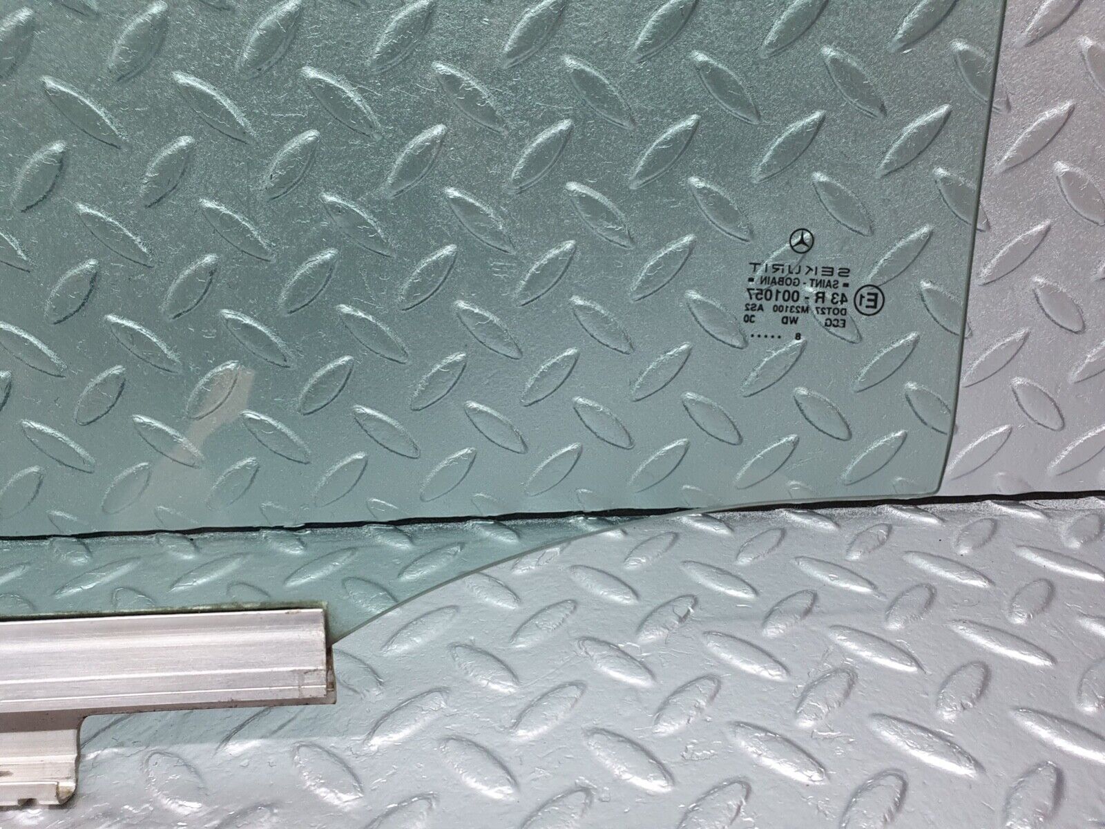 41991 Mercedes-Benz W202 C200 Rear Left Door Window Glass