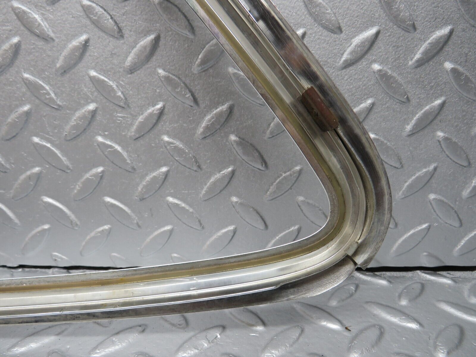 40197 Mercedes-Benz R107 Hardtop Side Window Chrome Moulding Trim Right