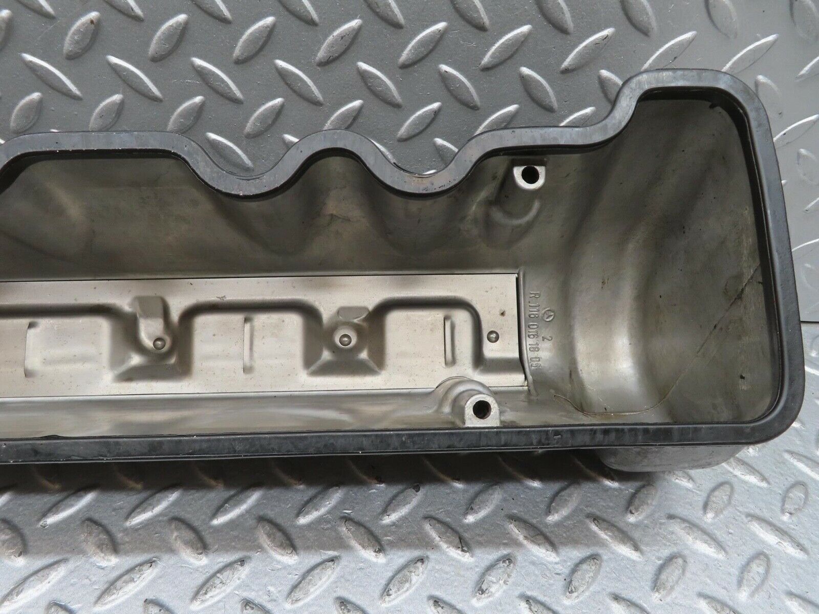 13828 Mercedes-Benz R107 450SL Cylinder Head Valve Cover Left Side 1160161805