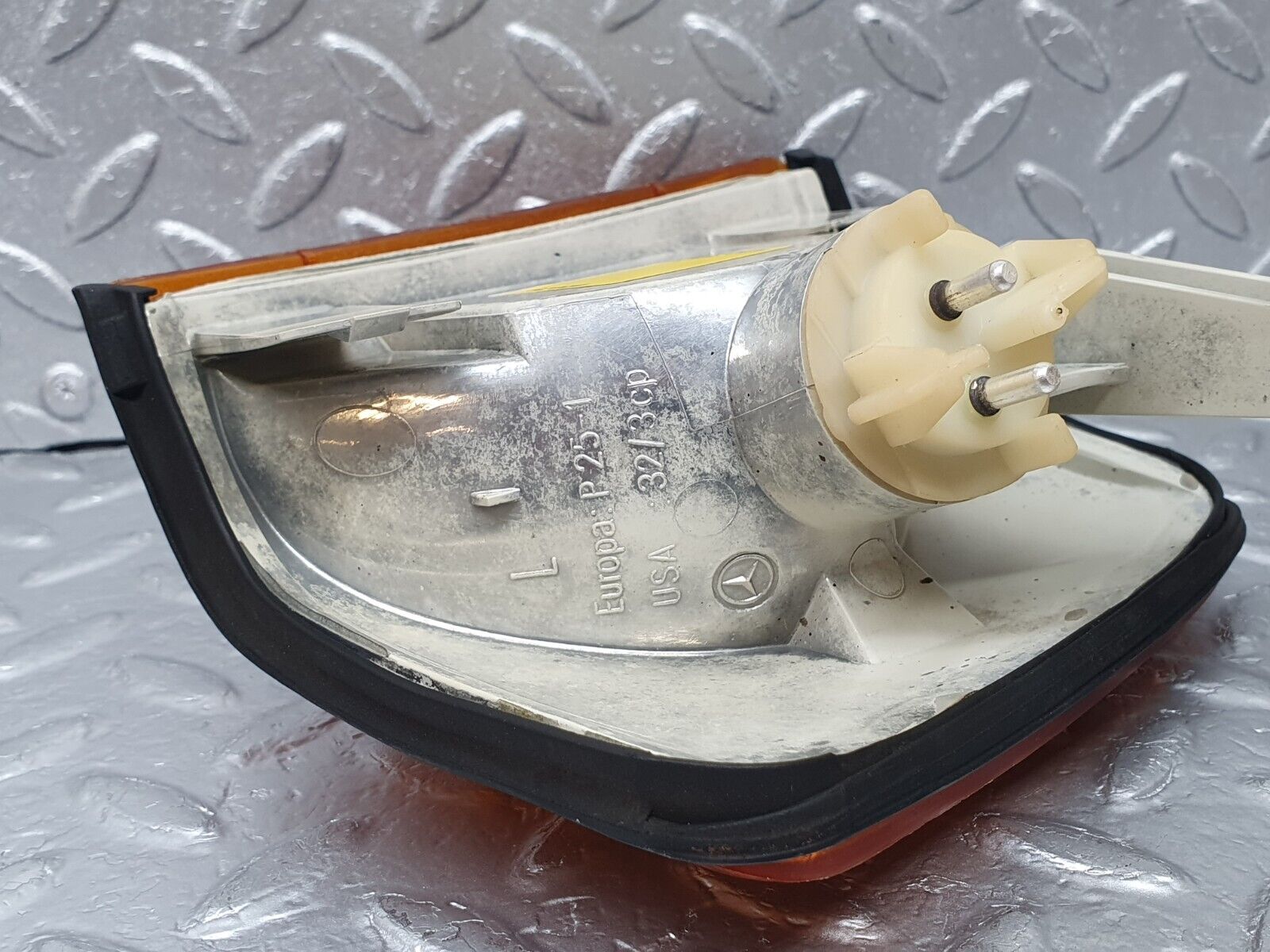 42784 Mercedes-Benz W201 190 2.0L Indicator Light Front Left Bosch 1305232911