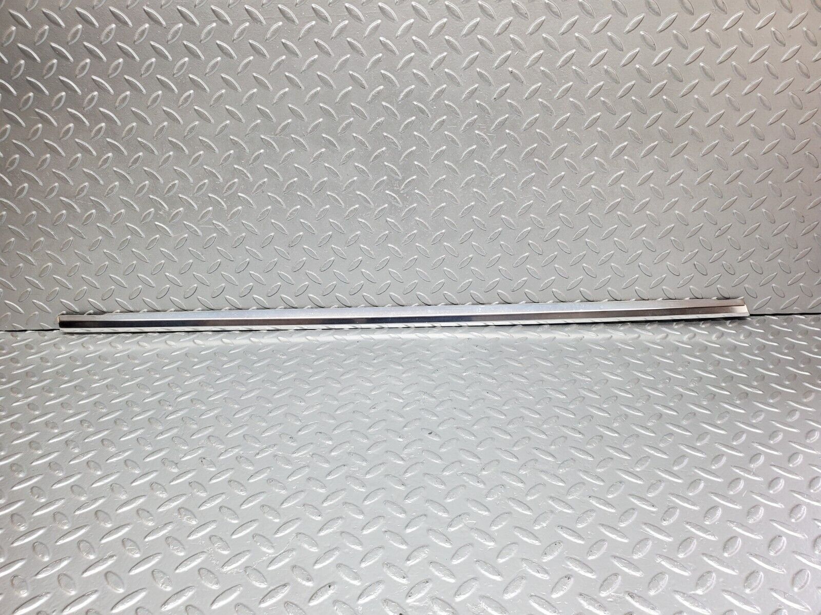 45811 Mercedes-Benz W126 420SE Rear Left Door Chrome Moulding Trim