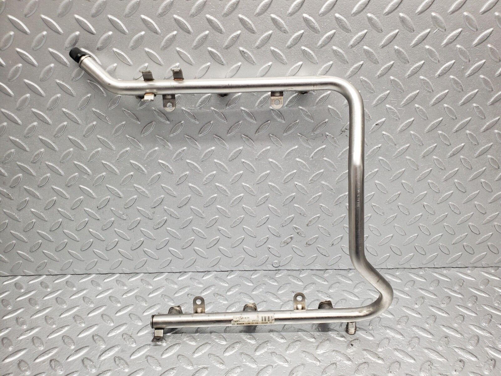 46809 Mercedes-Benz R129 320SL Coupe Fuel Injector Rail 0280151038 1120700095