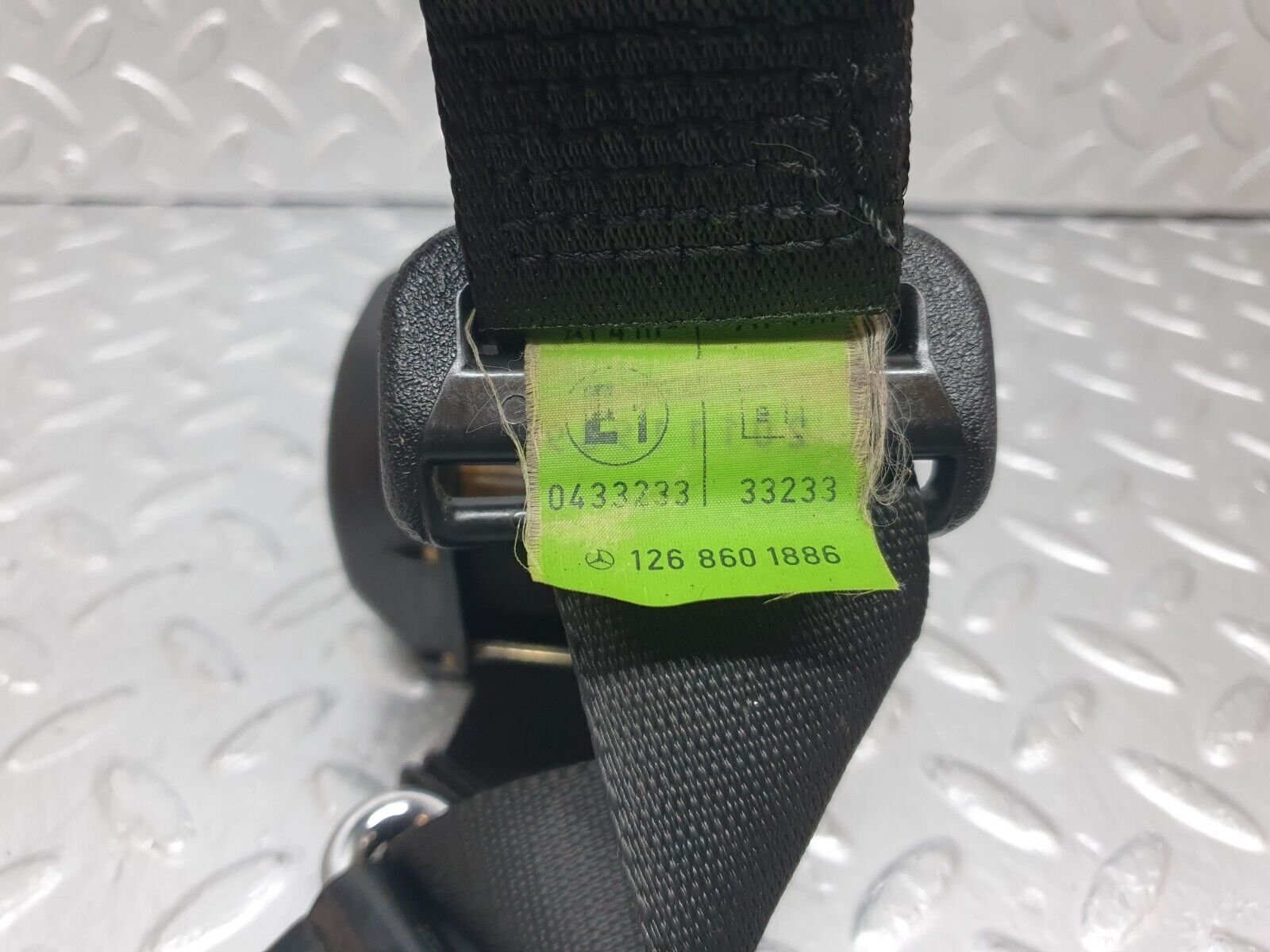 42805 Mercedes-Benz W201 190 2.0L Rear Seat Belt Set With Buckles 1268601886 2018605685