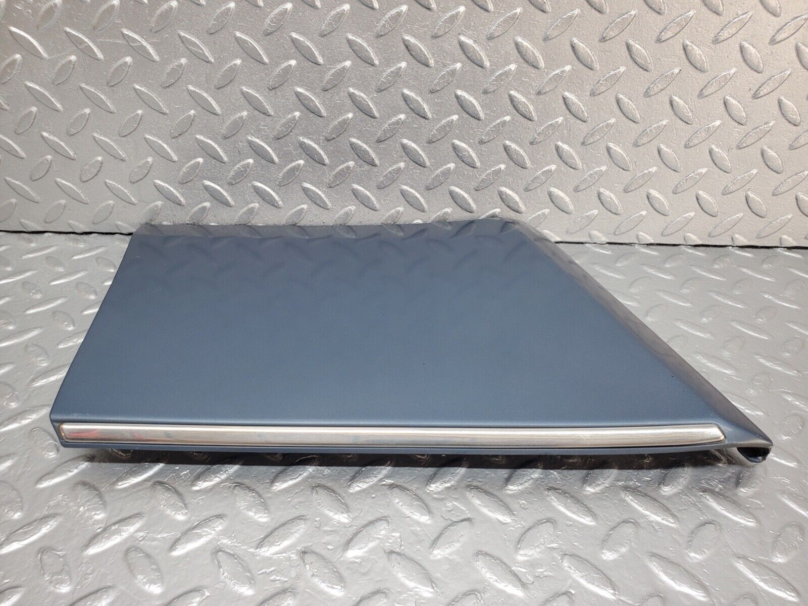 44646 Mercedes-Benz W124 220E Front Left Fender Wing Moulding Trim 1246901340