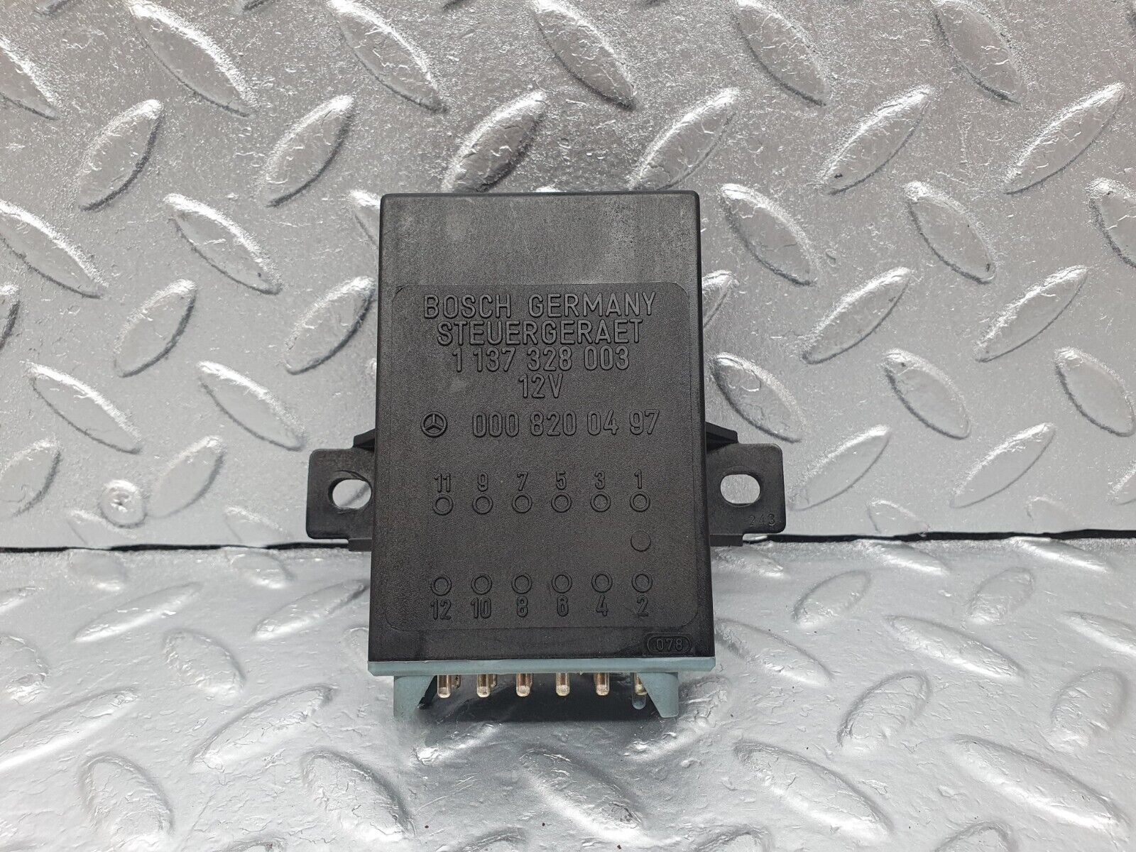 43522 Mercedes-Benz C126 380SEC Coupe Seat Belt Presenter Relay 0008200497