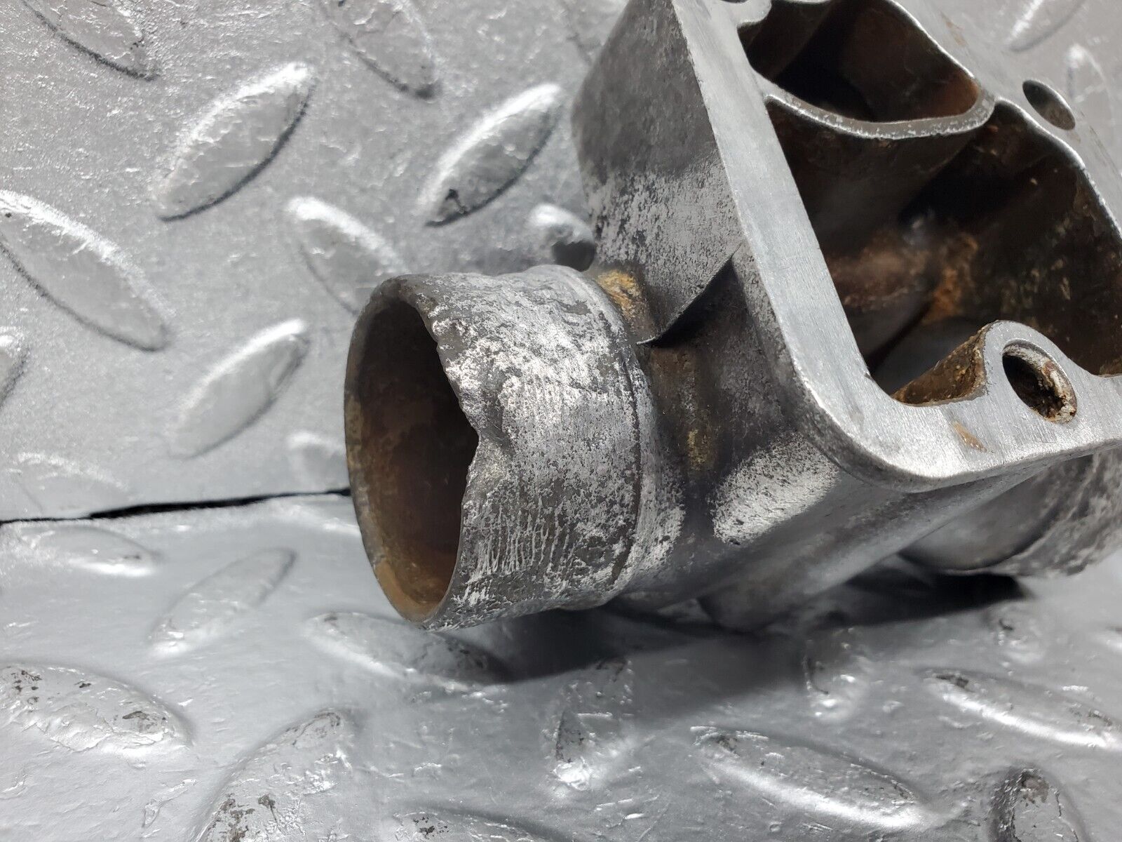 45281 Mercedes-Benz C107 350SLC Coupe Water Pump Flange Pipe Socket 1162011430