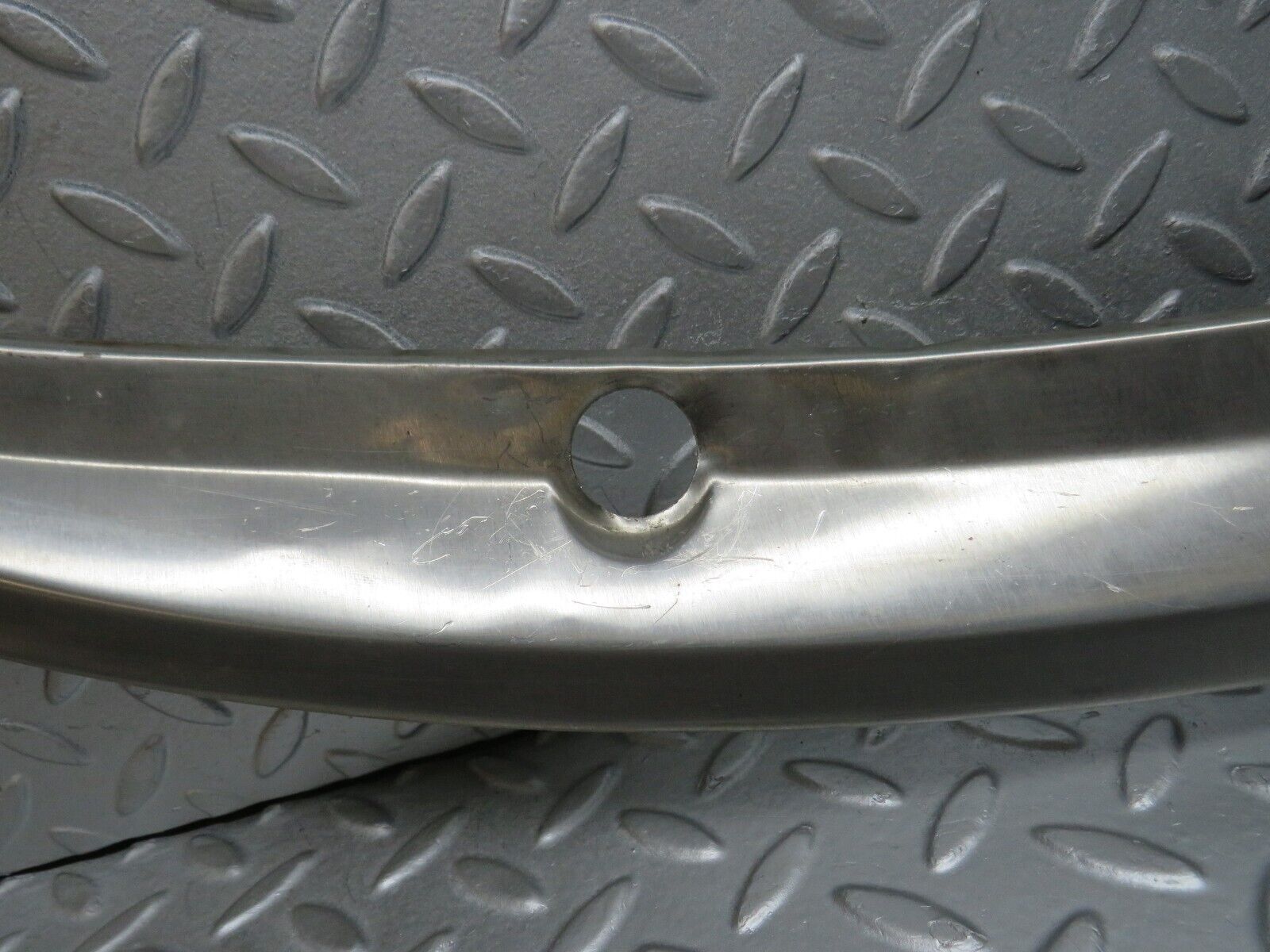 39865 Mercedes-Benz R107 350SL Windscreen Top Chrome Trim