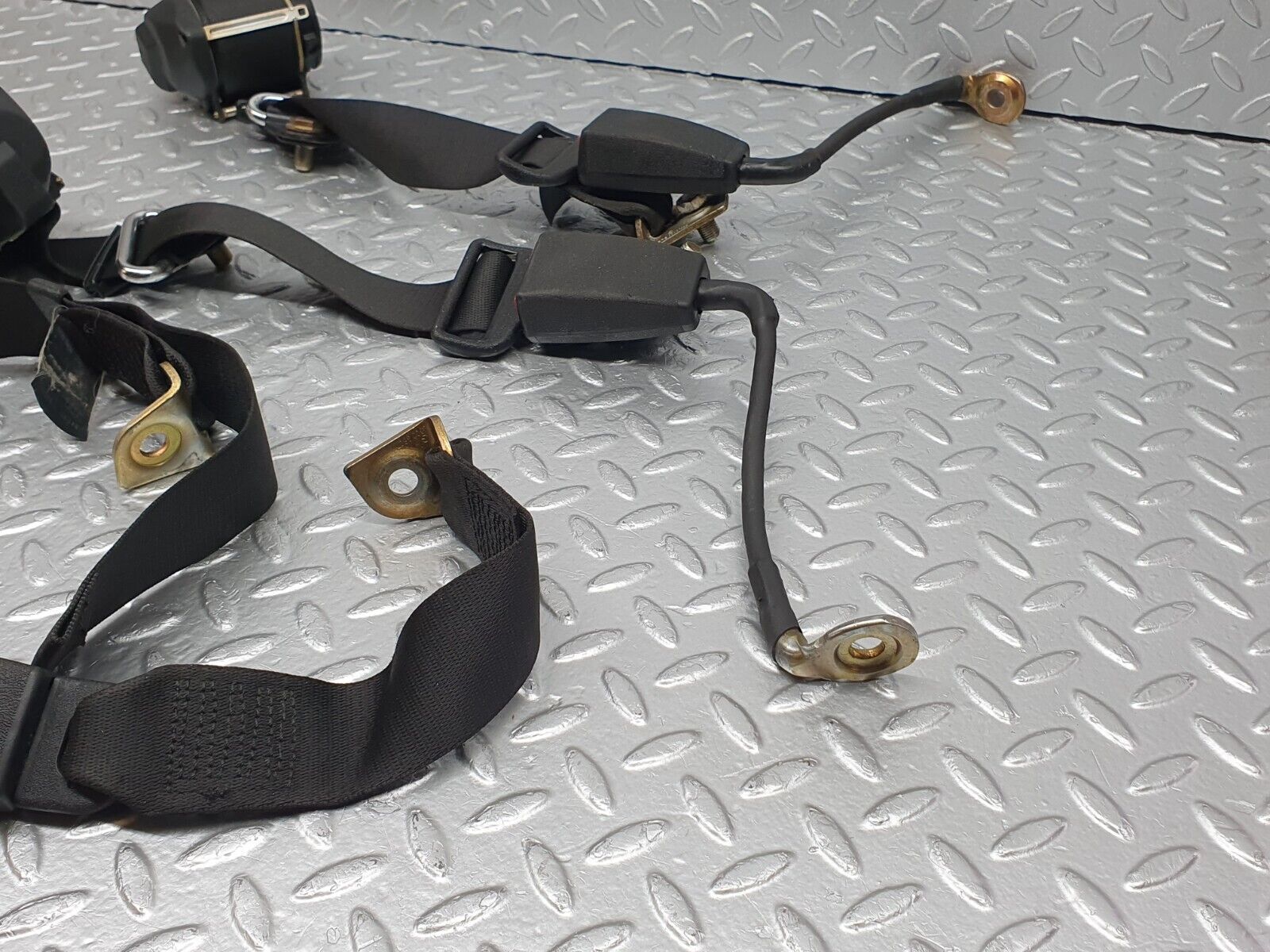 41694 Mercedes-Benz W124 200E Rear Seat Belt Set With Buckles 1248601185 1248601169 1248600585 1248600585