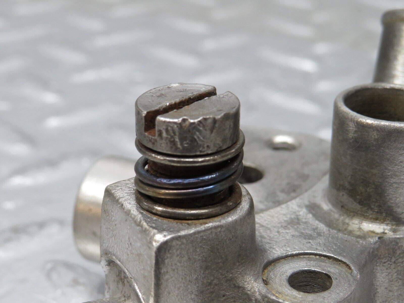 32974 Mercedes-Benz C107 R107 350 V8 Auxiliary Air Valve 1160940012