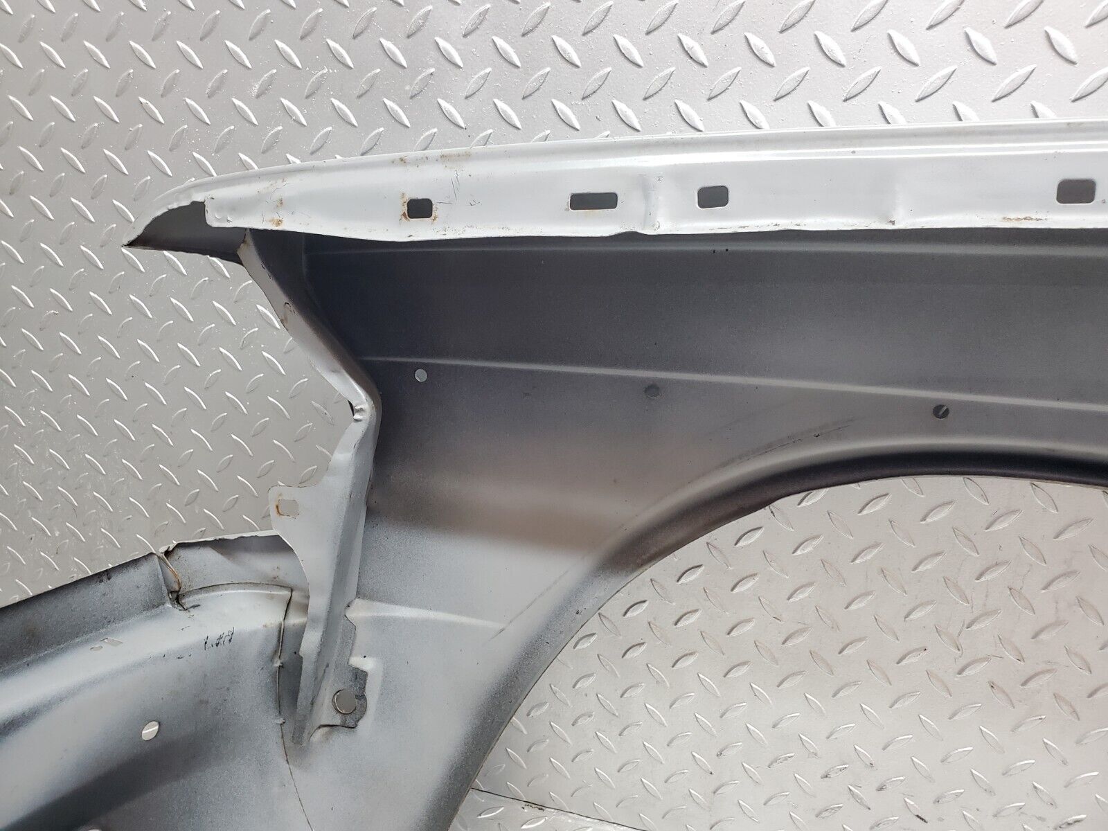 44444 Mercedes-Benz W123 280E Front Right Wing Fender