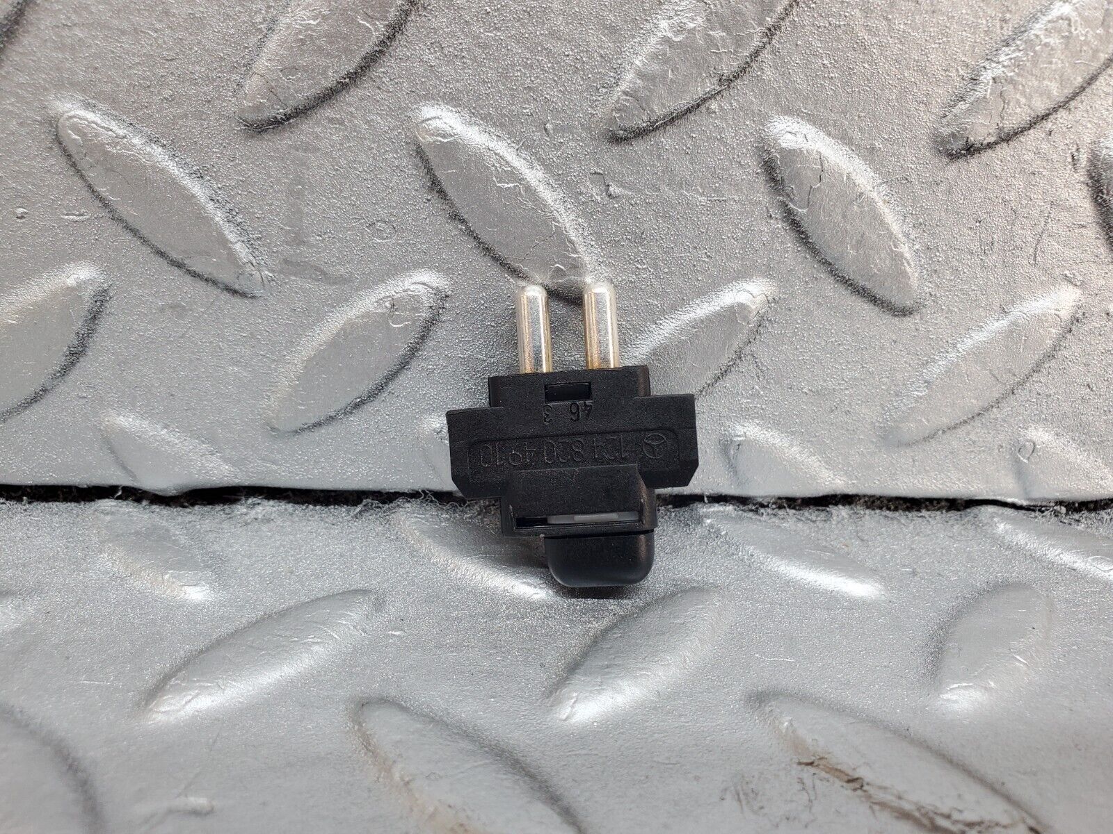 44671 Mercedes-Benz W124 220E Child Lock Control Switch 1248204910