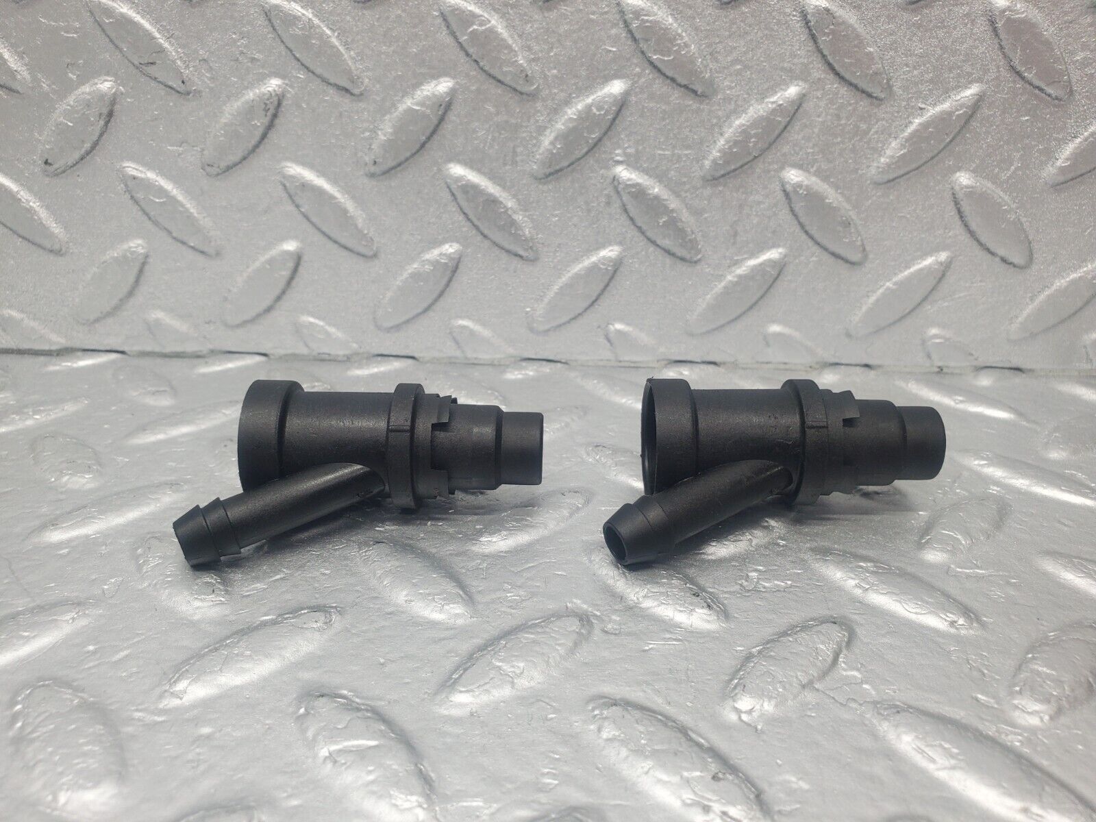 46040 Mercedes-Benz W126 420SE Fuel Injector Holder 2X