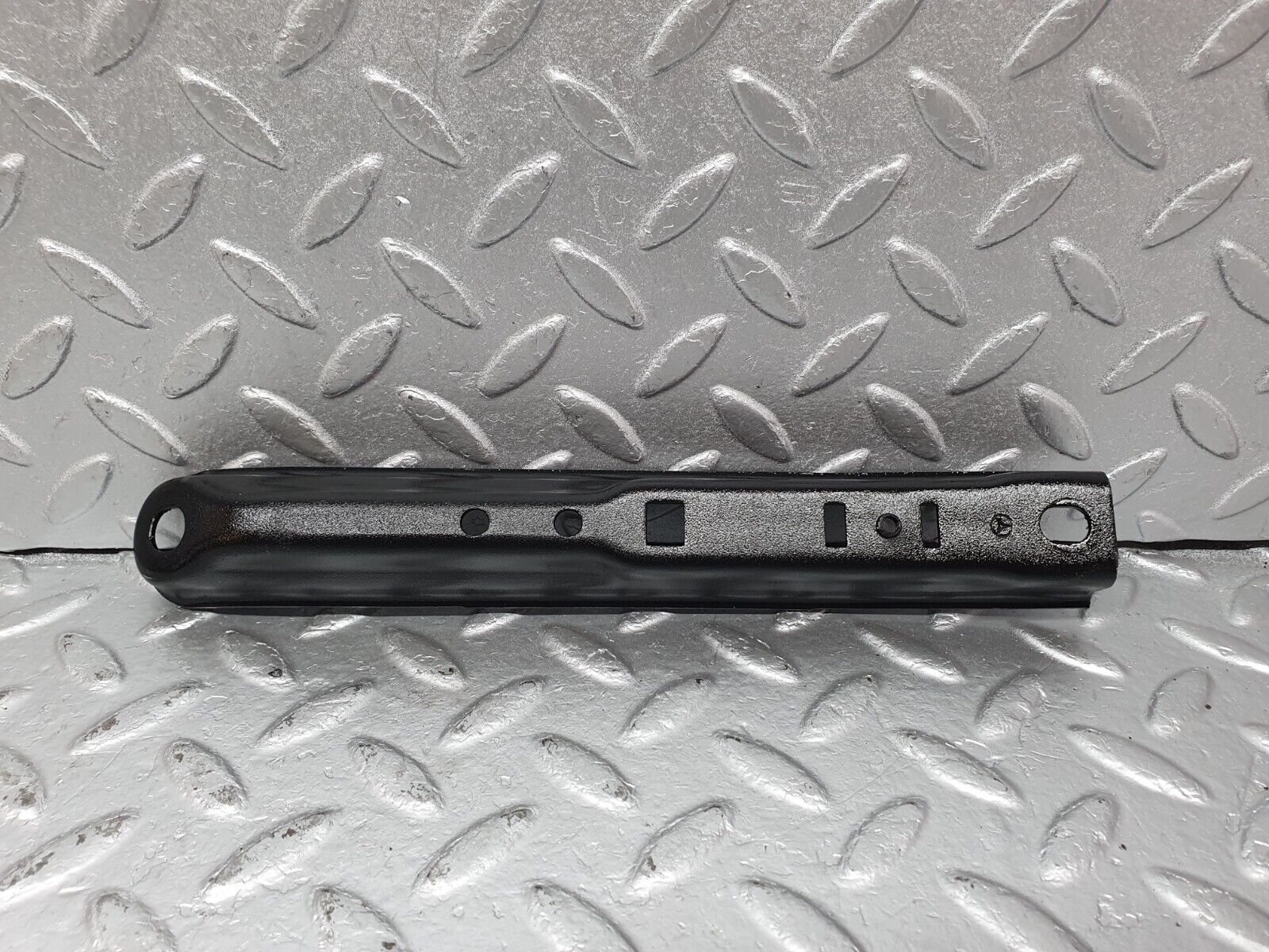 41615 Mercedes-Benz W124 200E Air Intake Manifold Bracket