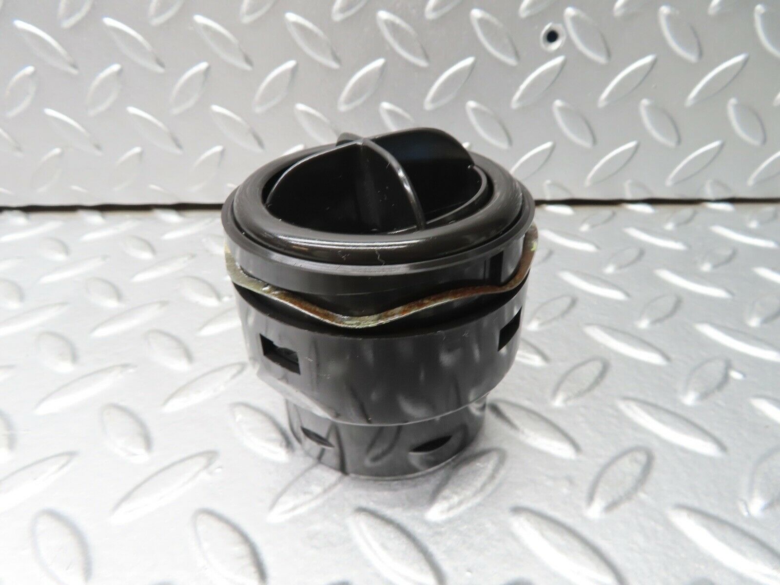 20586 Mercedes-Benz R107 450SL Dashboard Air Vent