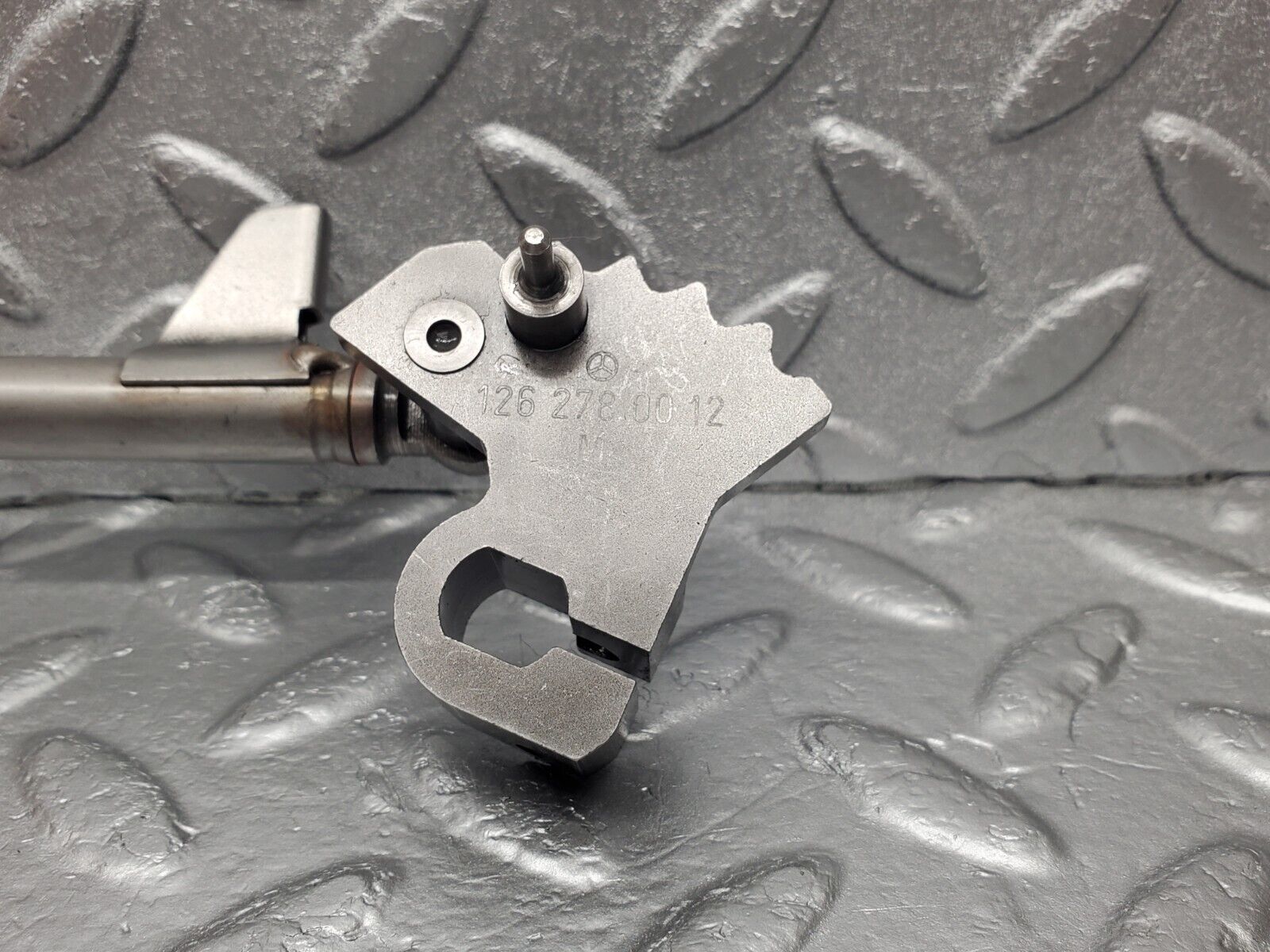 46305 Mercedes-Benz W124 280E Automatic Gearbox Linkage 722.433 1262780012