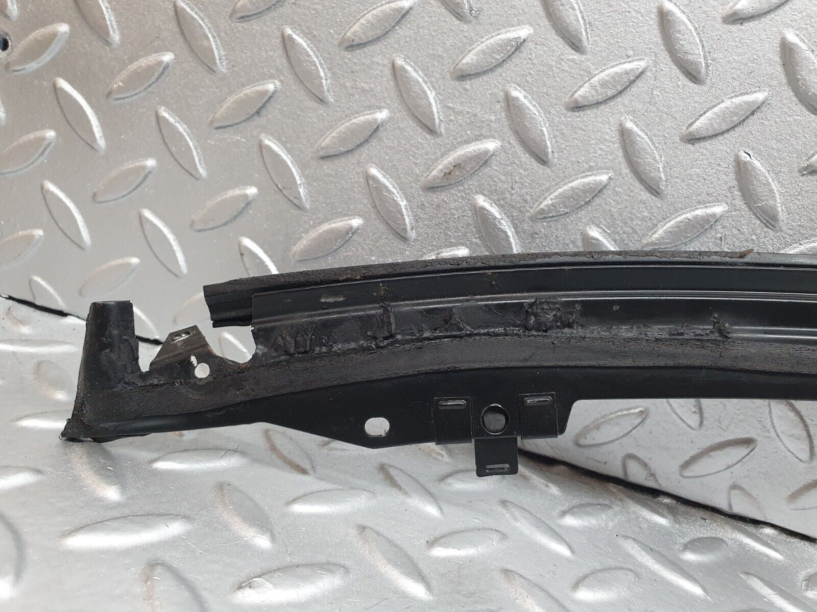 42642 Mercedes-Benz R129 320SL Coupe Front Windscreen Top Moulding Trim