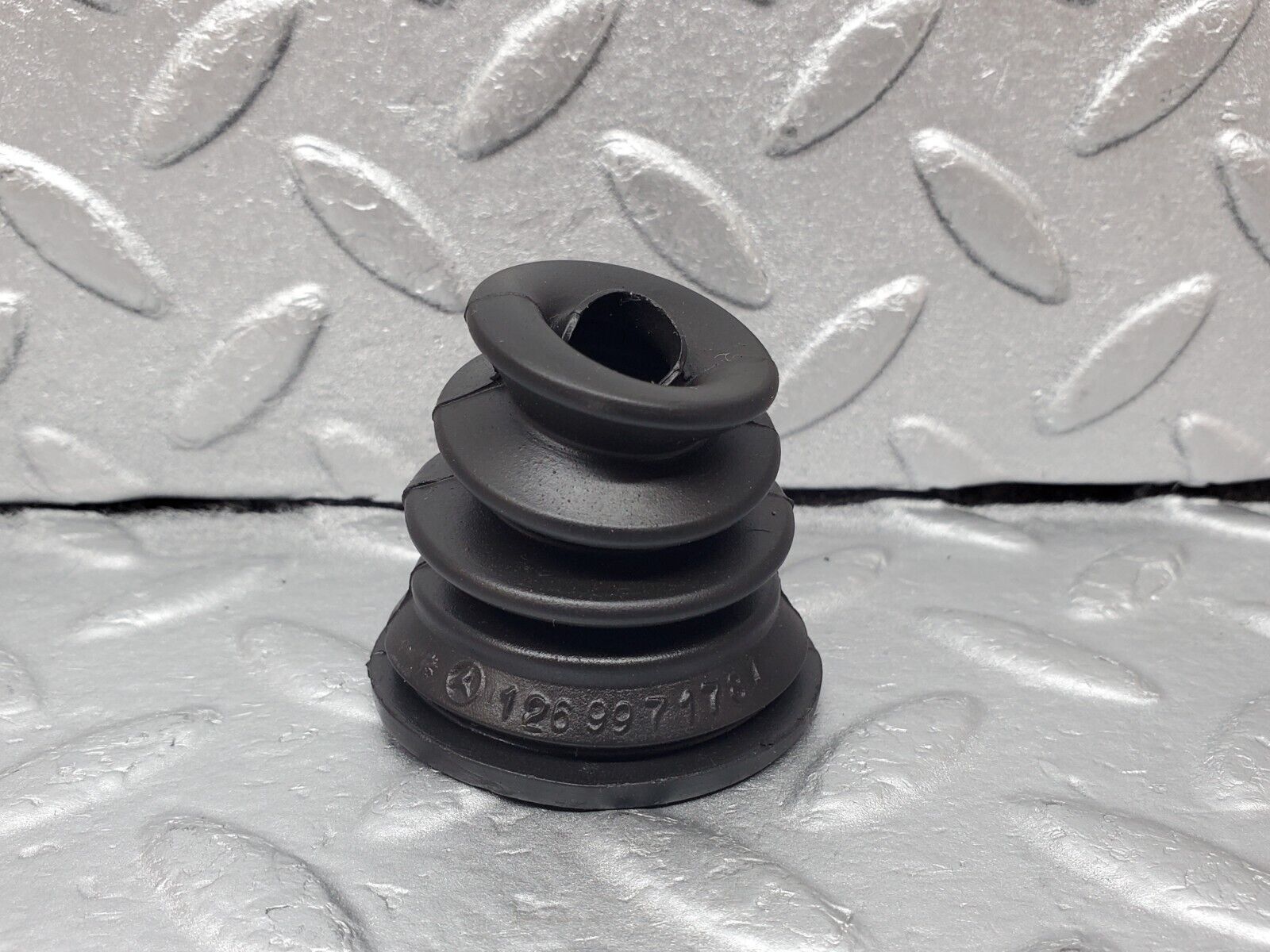 45851 Mercedes-Benz W126 420SE Brake Servo Vacuum Pipe Rubber Cover 1269971781