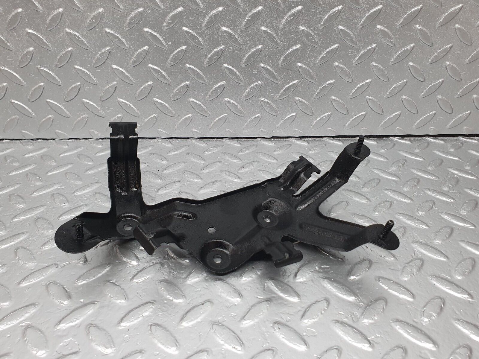 42121 Mercedes-Benz W202 C200 Fuel Pump Bracket