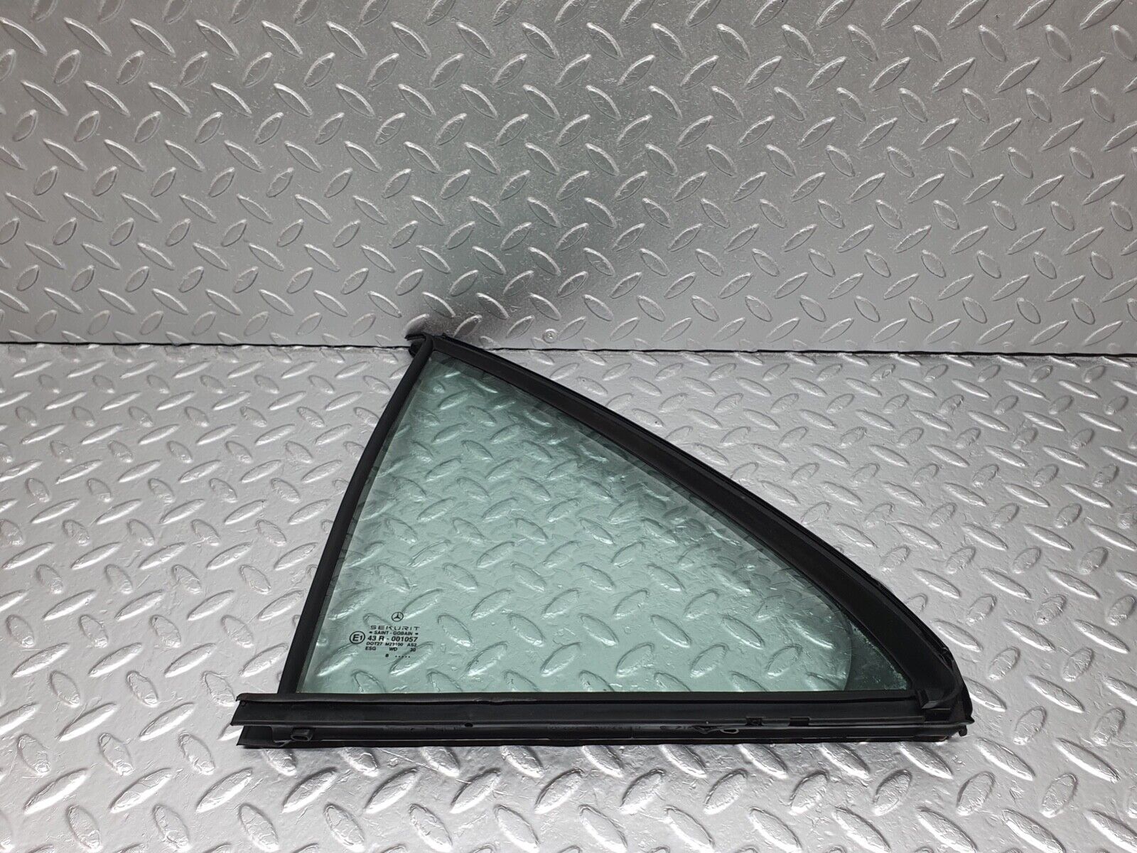 41997 Mercedes-Benz W202 C200 Rear Left Quarter Window Glass 2027350127