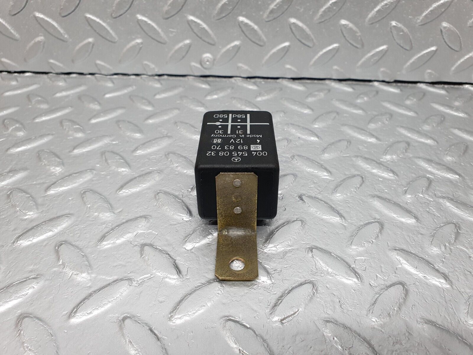 41637 Mercedes-Benz W124 200E Instrument Cluster Light Relay 0045450832