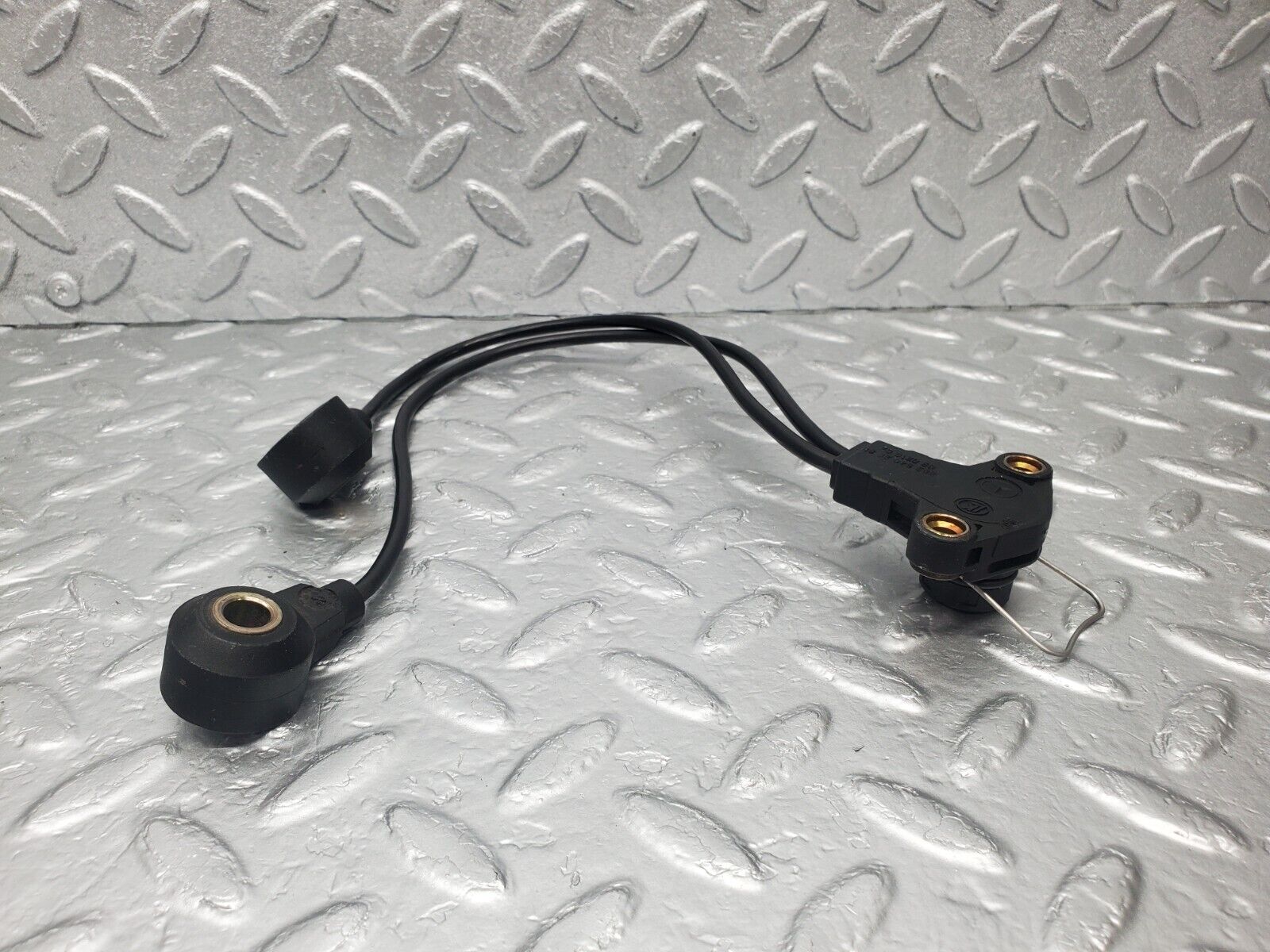 46202 Mercedes-Benz W124 280E Knock Sensor 0031537728 2025402081