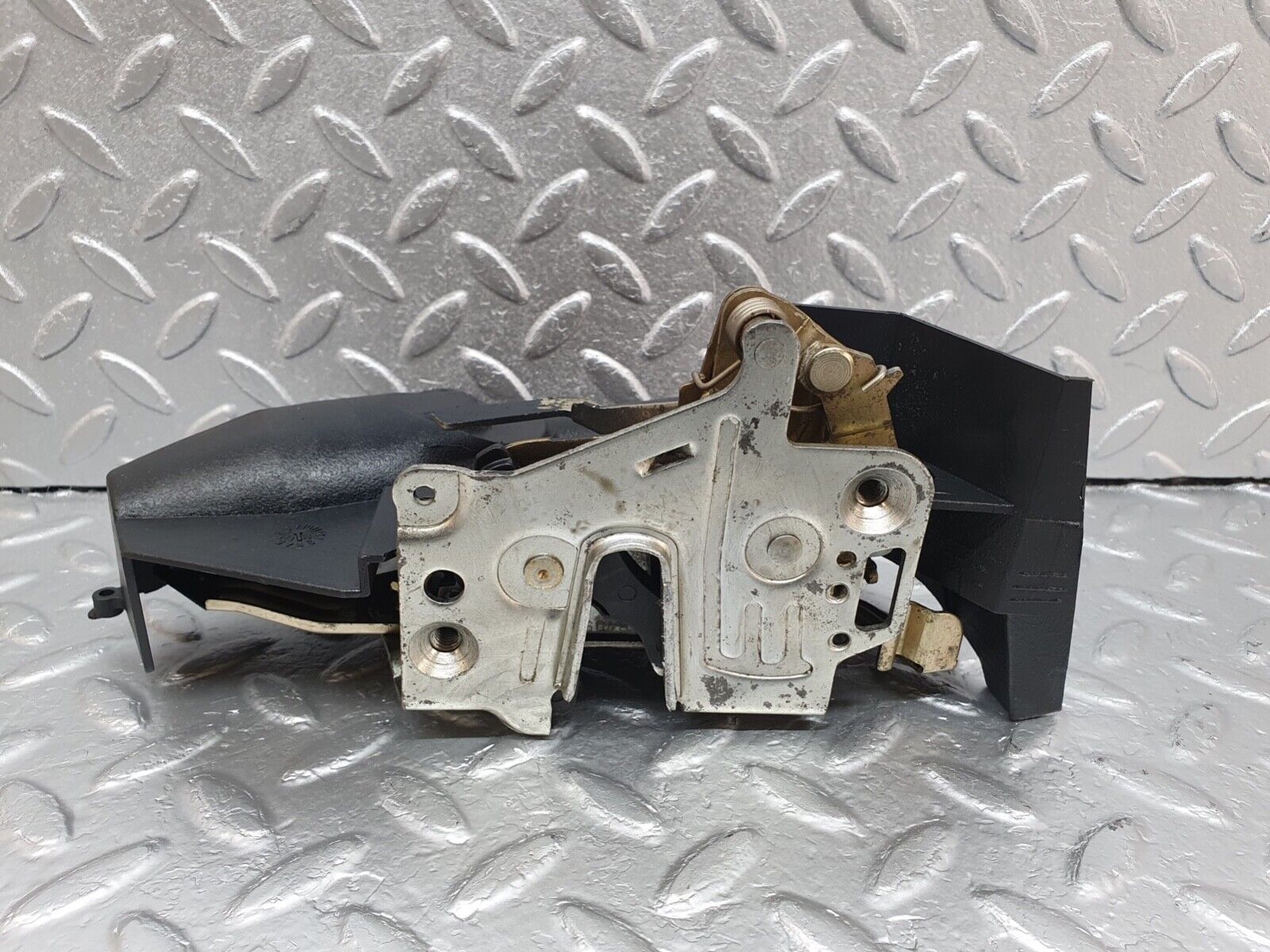 42011 Mercedes-Benz W202 C200 Rear Left Door Lock Mechanism 2027330308