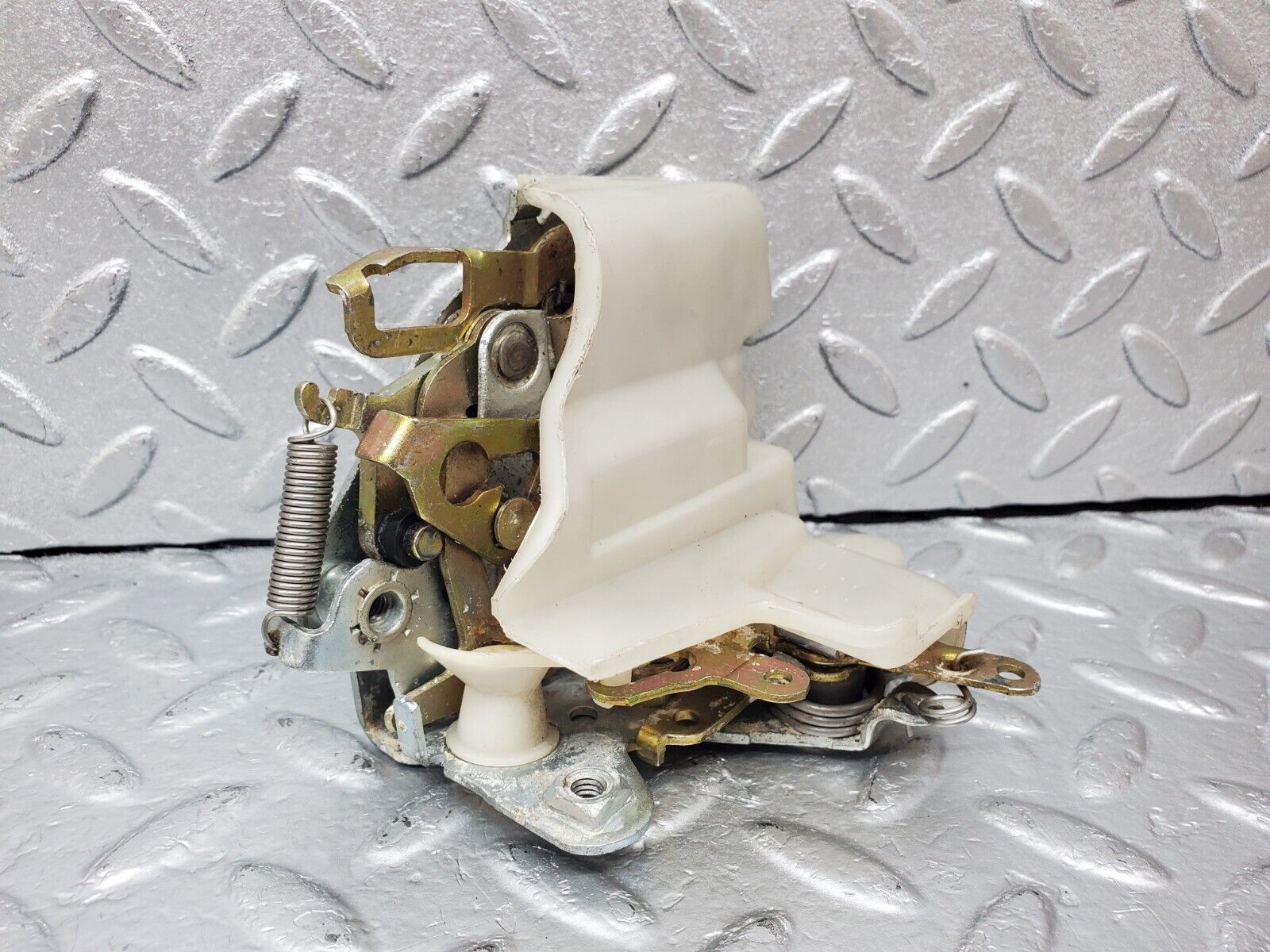 45620 Mercedes-Benz W126 420SE Front Right Door Lock Mechanism 1237230208