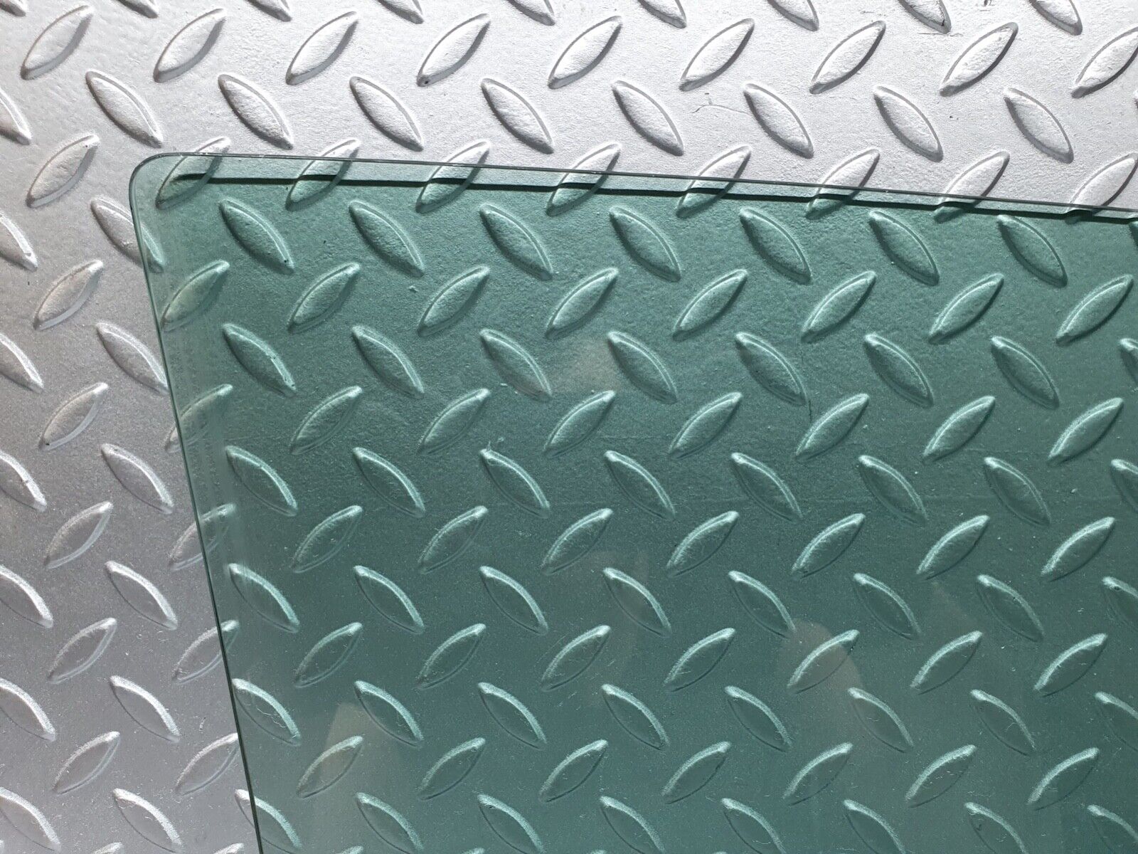 41994 Mercedes-Benz W202 C200 Front Left Door Window Glass