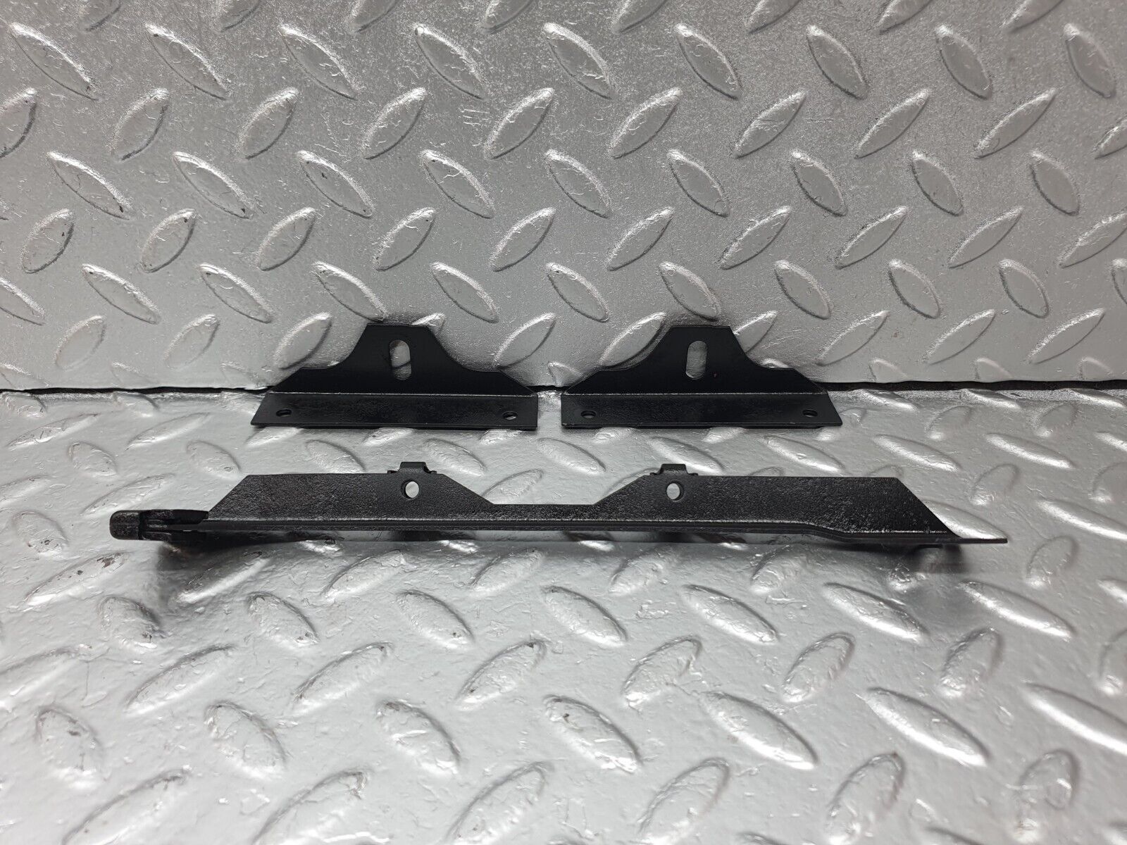 42607 Mercedes-Benz R129 320SL Coupe Air Condition Radiator Fan Bracket 1298350193